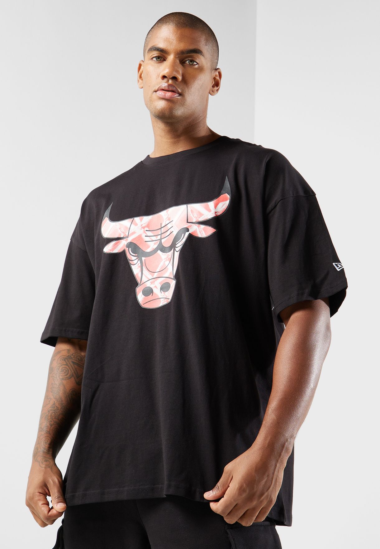 Buy New Era black Chicago Bulls Infill Logo Oversized T-Shirt for Men ...