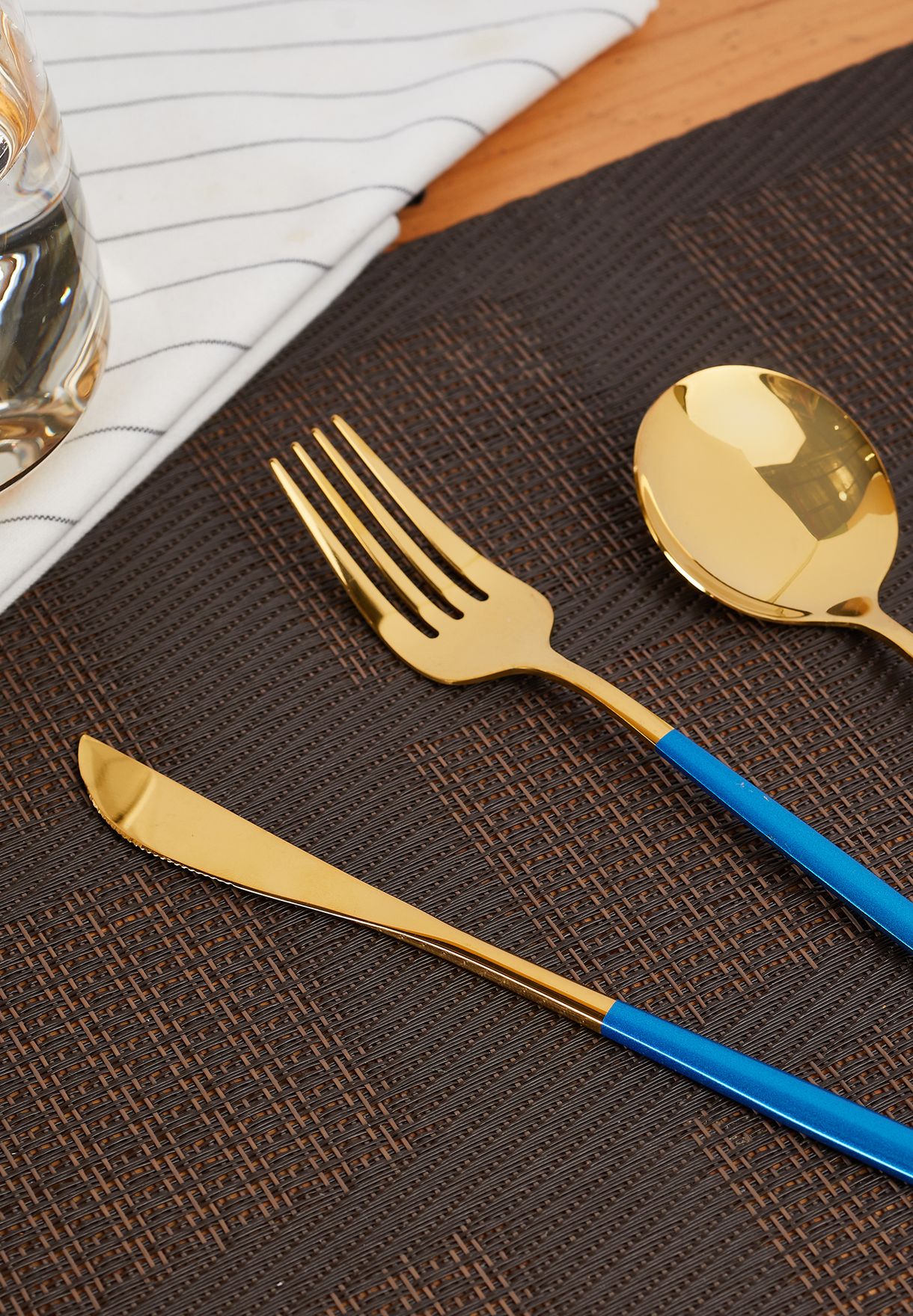 طقم أدوات مائدة بالازرق والذهبي (4 قطع)