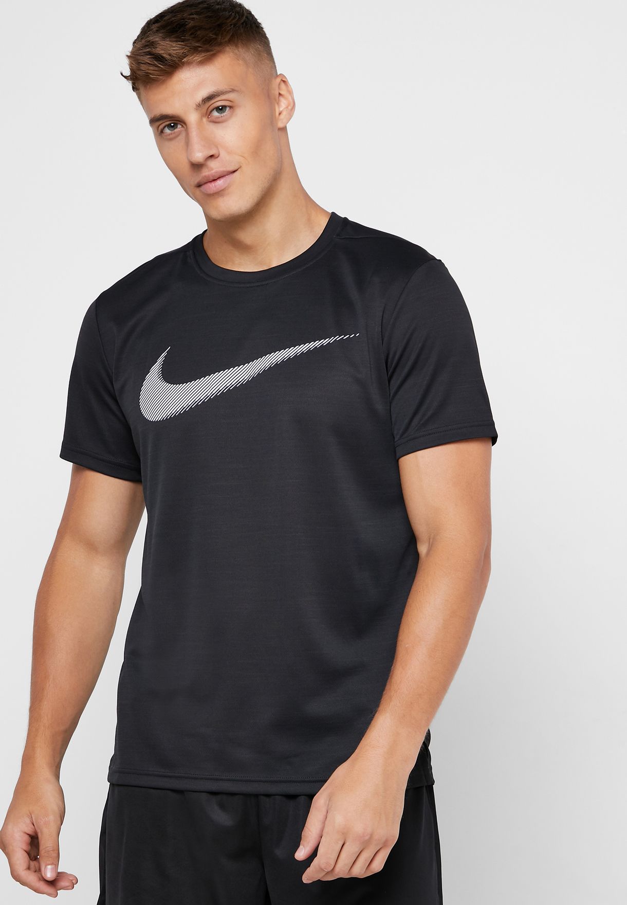 Buy Nike black Superset T-Shirt for Men in MENA, Worldwide