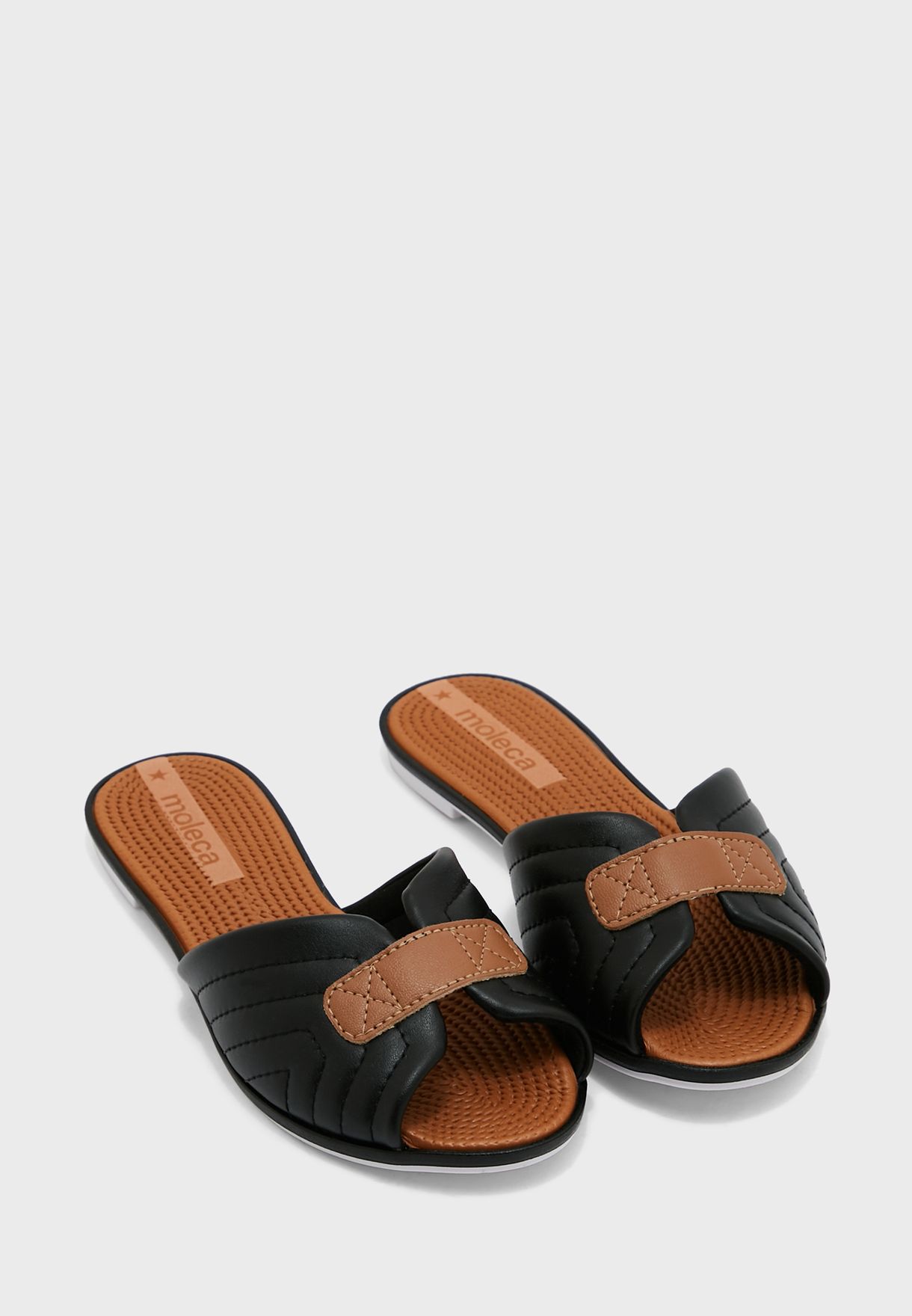 Jakayla Flat Sandals