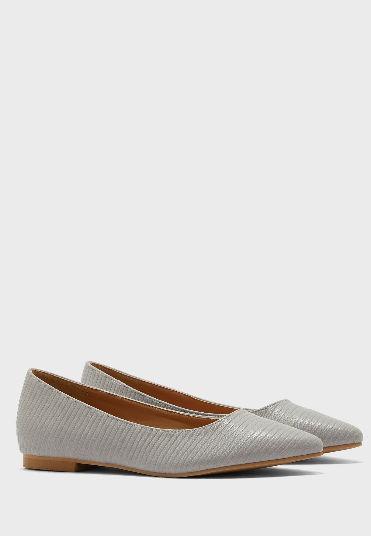 Textured Pointed Flat Shoe 
