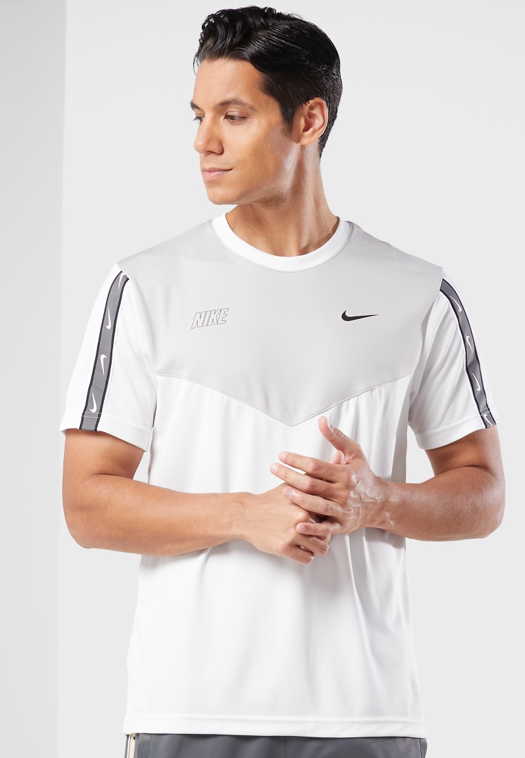 cylinder morfin Produktion Buy Nike white Nsw Repeat T-Shirt for Kids in Riyadh, Jeddah