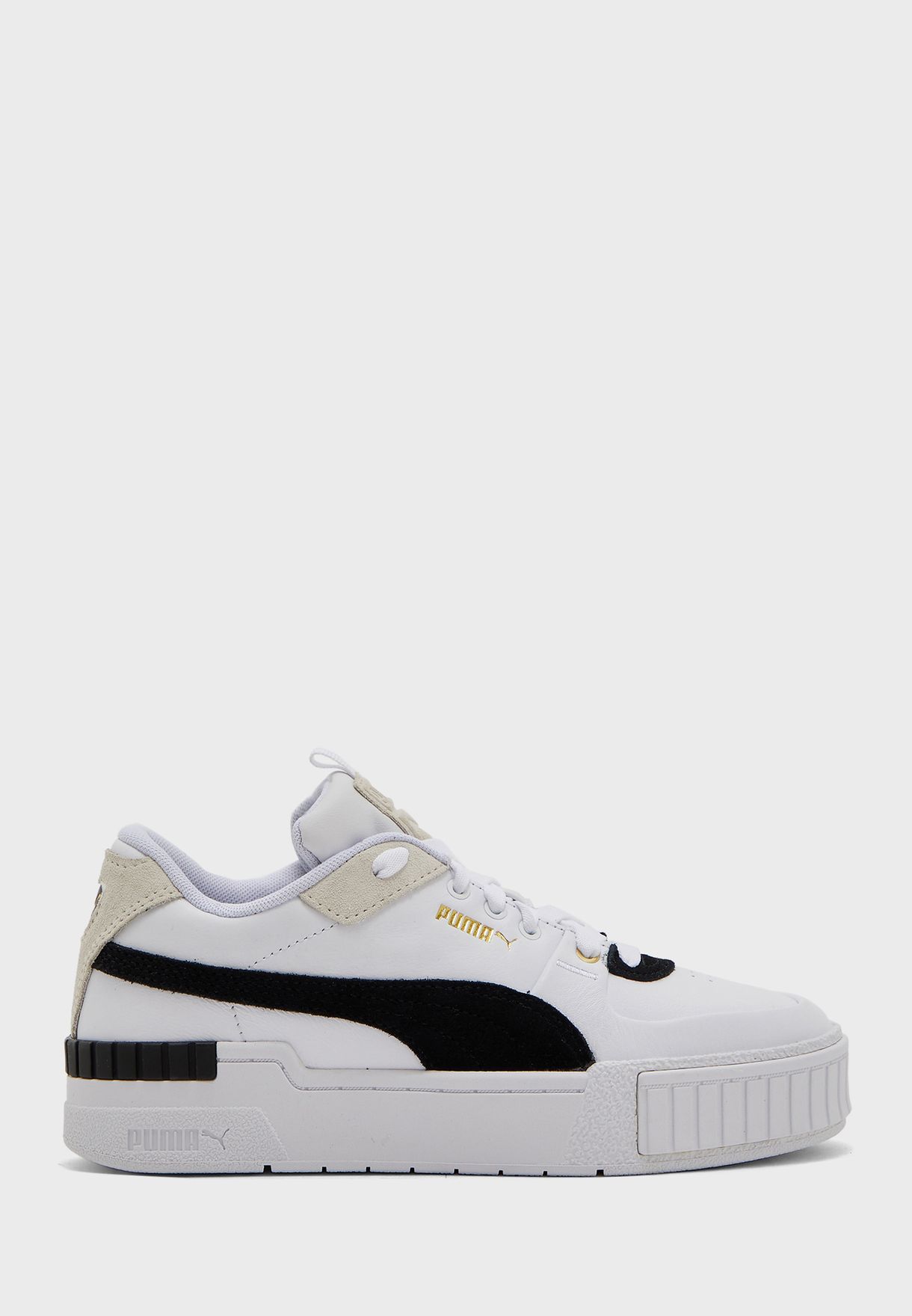 puma white sports shoes