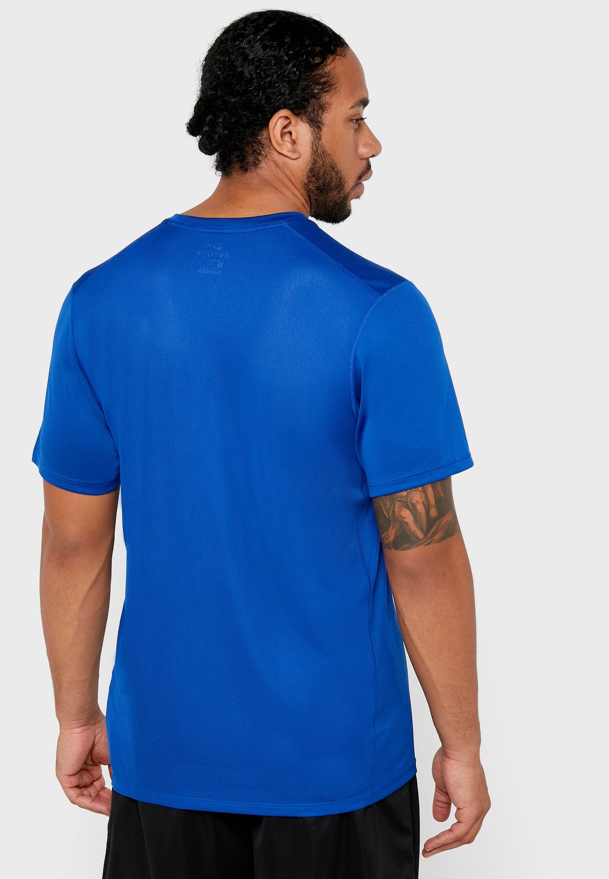 Buy Nike blue Breathe Run T-Shirt for Men in MENA, Worldwide