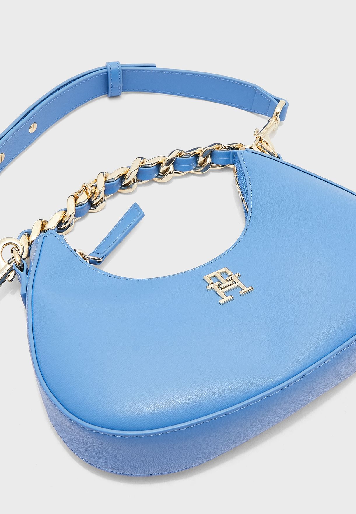 Chic Chain Detailed Crossbody Bag