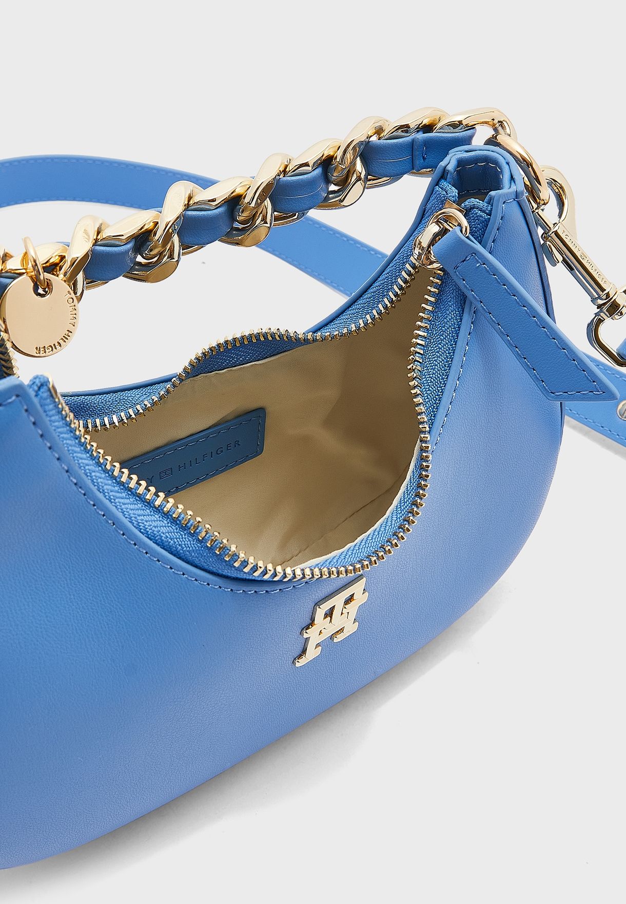 Chic Chain Detailed Crossbody Bag