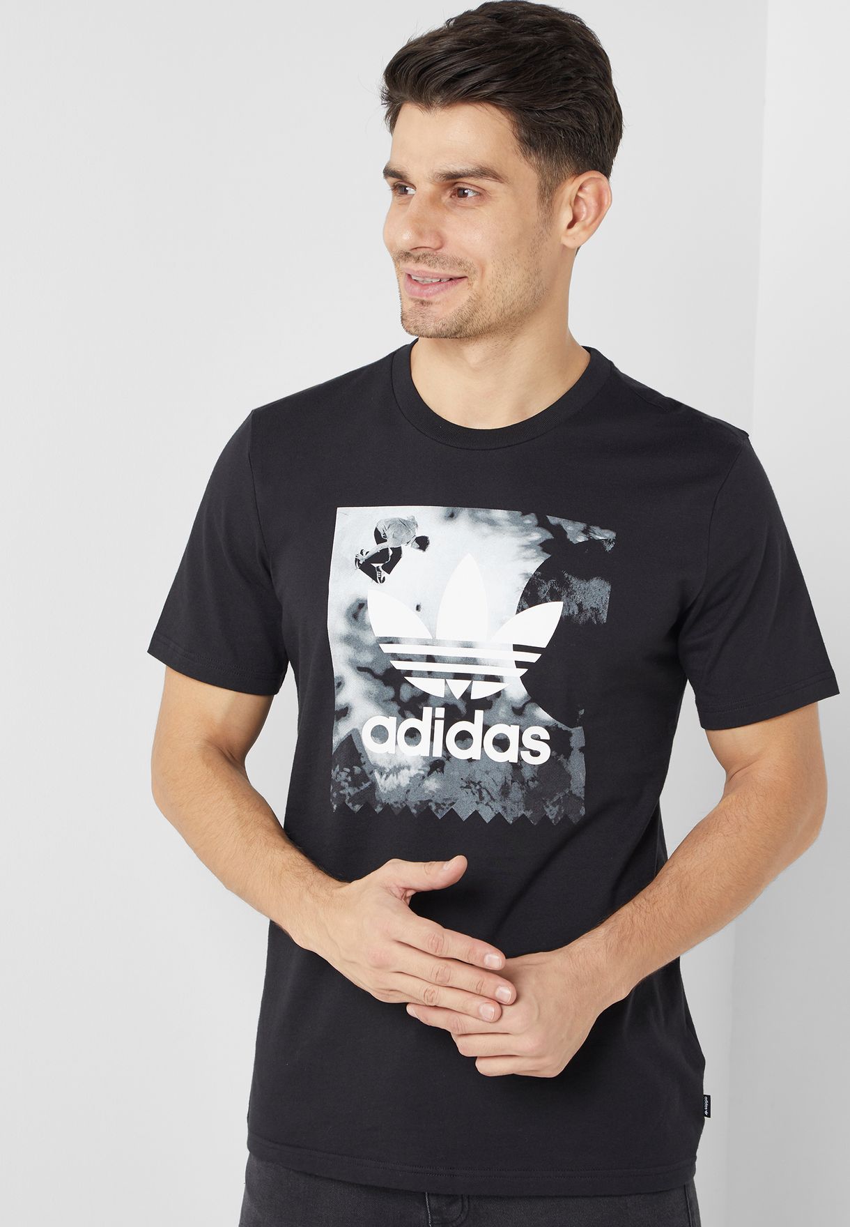 Buy adidas Originals black Gonz T-Shirt for Men in MENA, Worldwide | DU8320