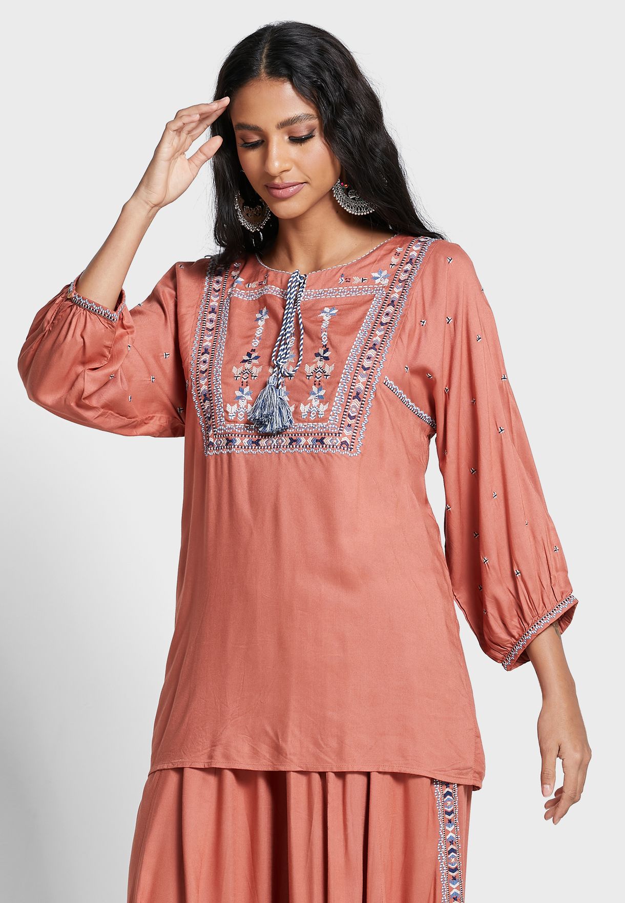 طقم ( بلوزة و بنطال)