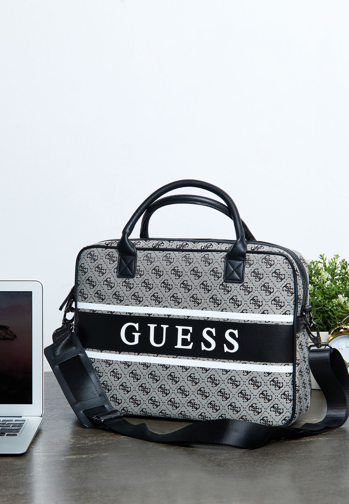 handbolsa guess 2022