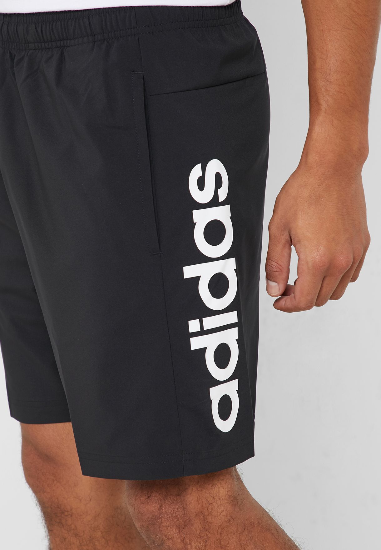 Essential Linear Chelsea Shorts 
