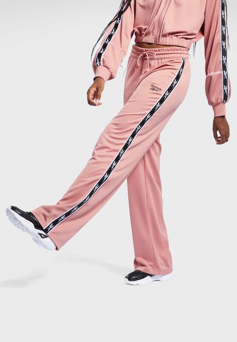 Fælles valg tit ved godt Buy Reebok pink Classics Poly Wide Tape Sweatpants for Kids in MENA,  Worldwide