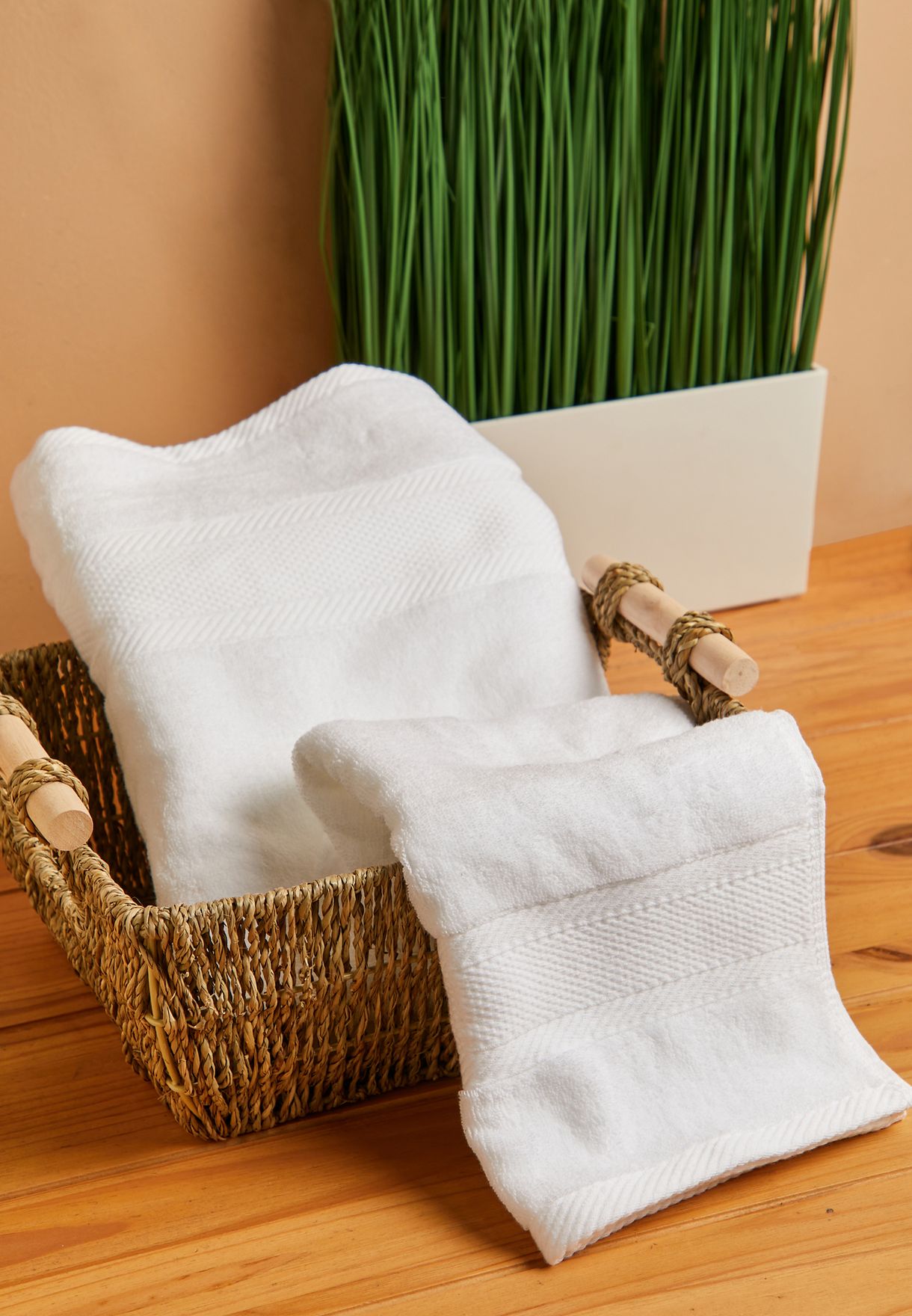 White 2 Piece Hand & Bath Towel Set