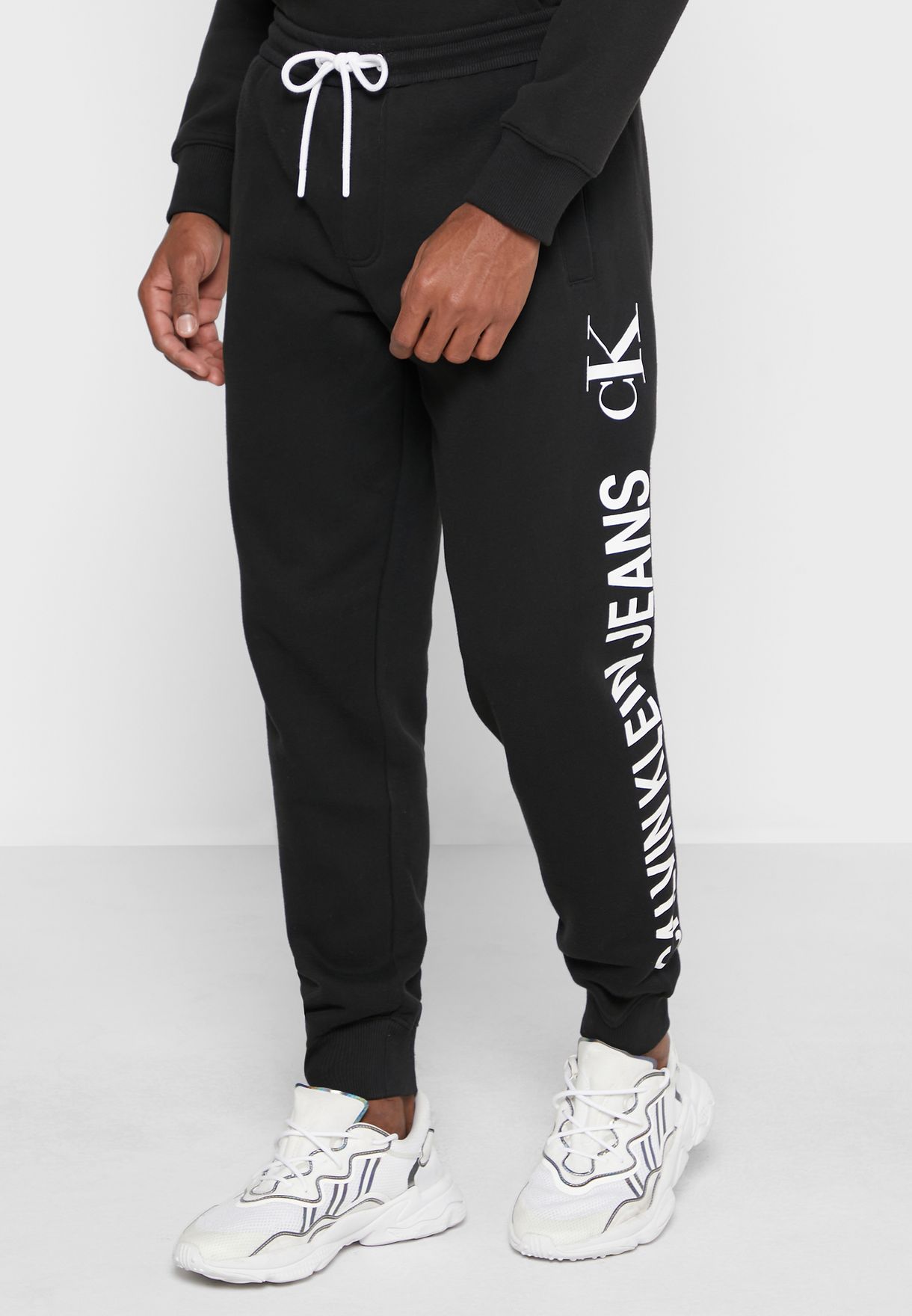 Buy Calvin Klein Jeans black Vertical Logo Sweatpants for Men in Dubai, Abu  Dhabi