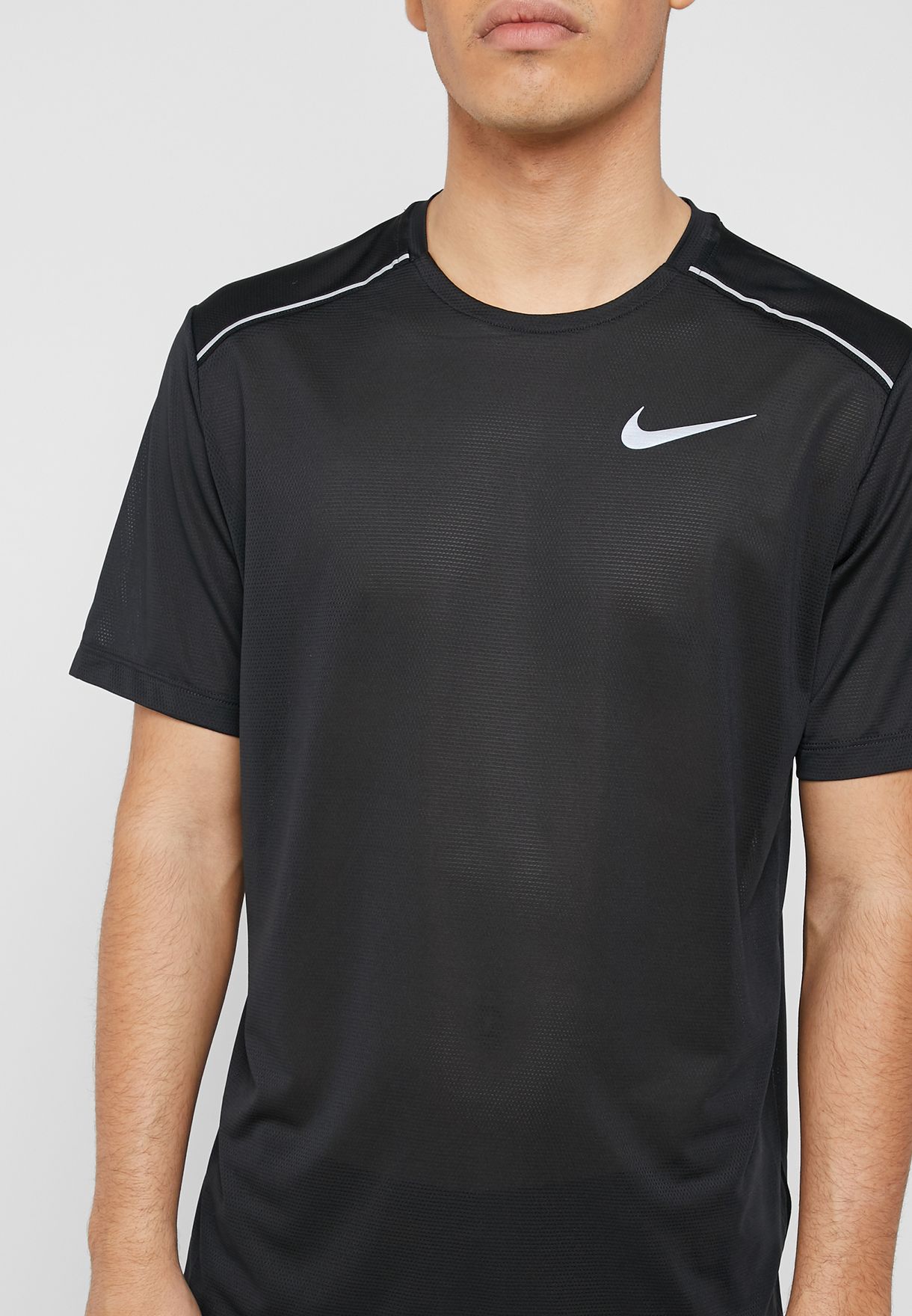 Buy Nike black Cool Dri-FIT Miler T-Shirt for Men in MENA, Worldwide |  AJ7574-010