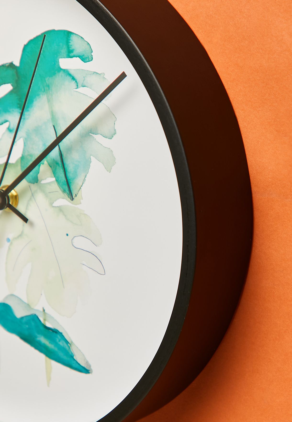 ساعة جدارية بطبعات أوراق نباتات