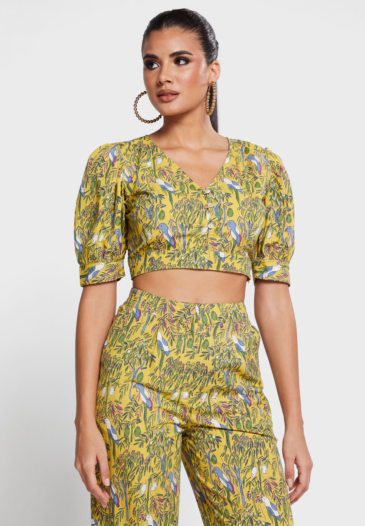 Button Detail Floral Crop Top