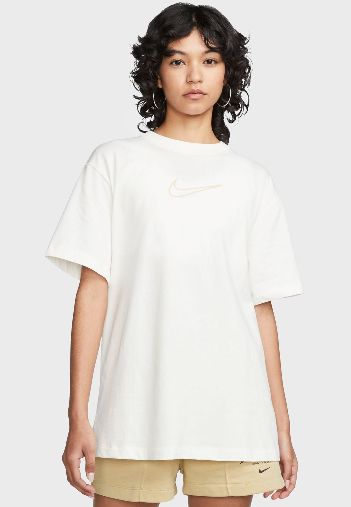 white nike boyfriend t shirt