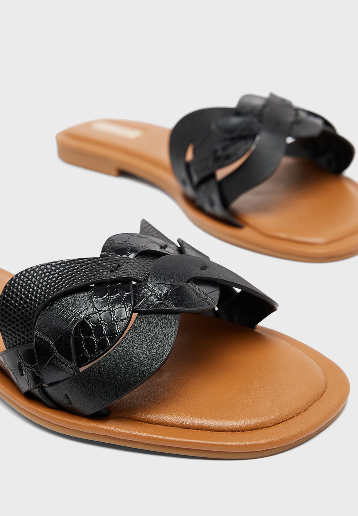 Adwilaviel Flat Sandals