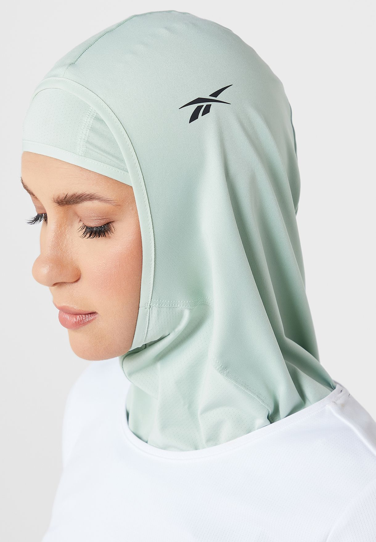 حجاب بشعار الماركة