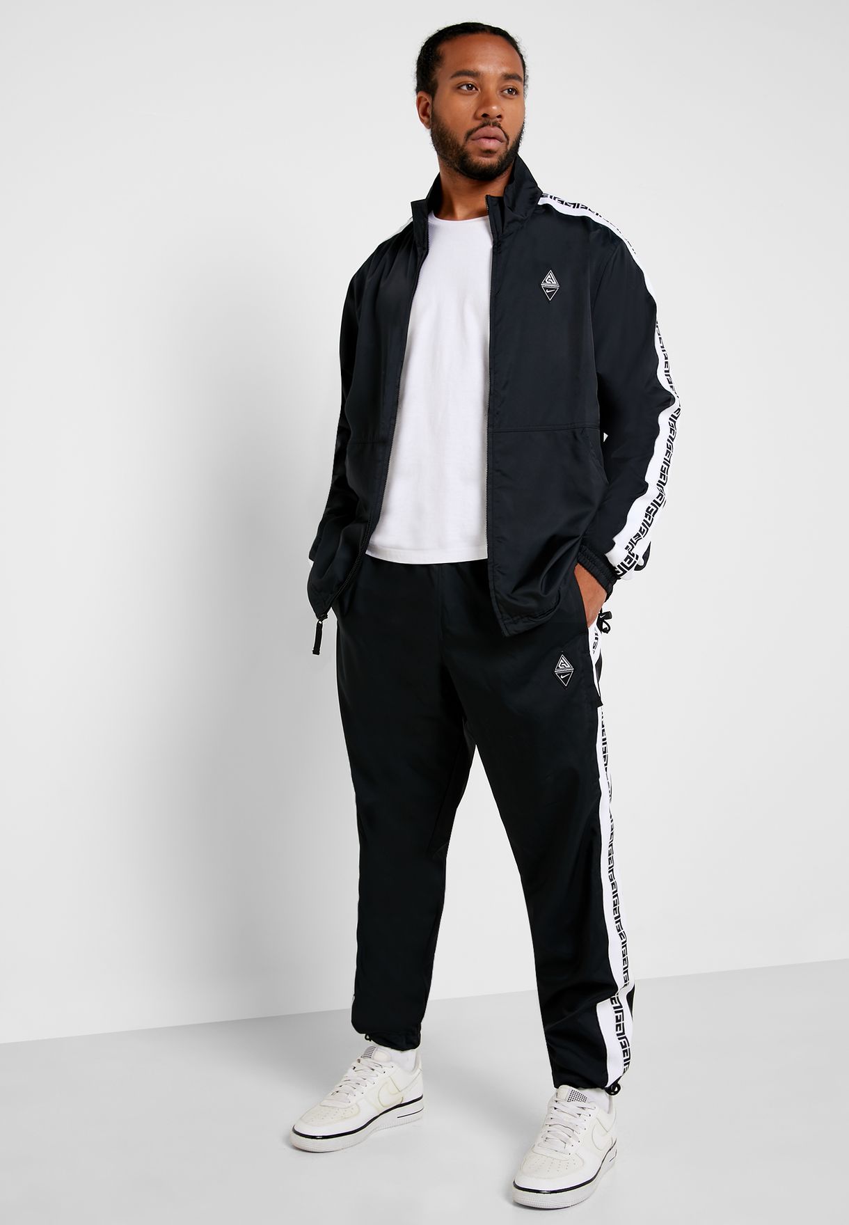 Buy Nike black Giannis Track Jacket for Men in Riyadh, Jeddah - CD9550-010