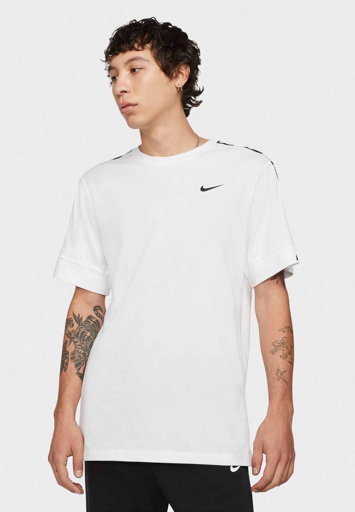 Buy Nike white NSW Reapeat T-Shirt for Kids in Riyadh, Jeddah