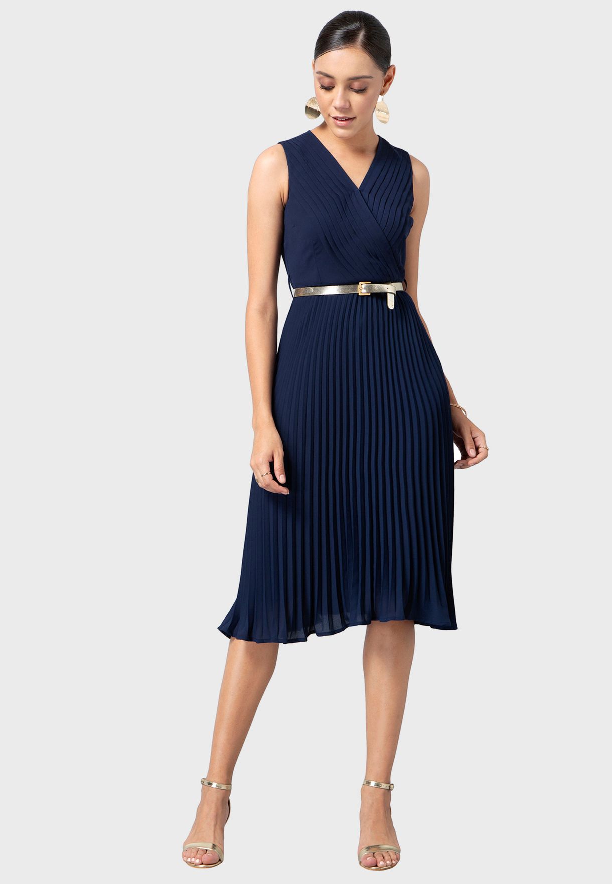 navy dress with gold belt