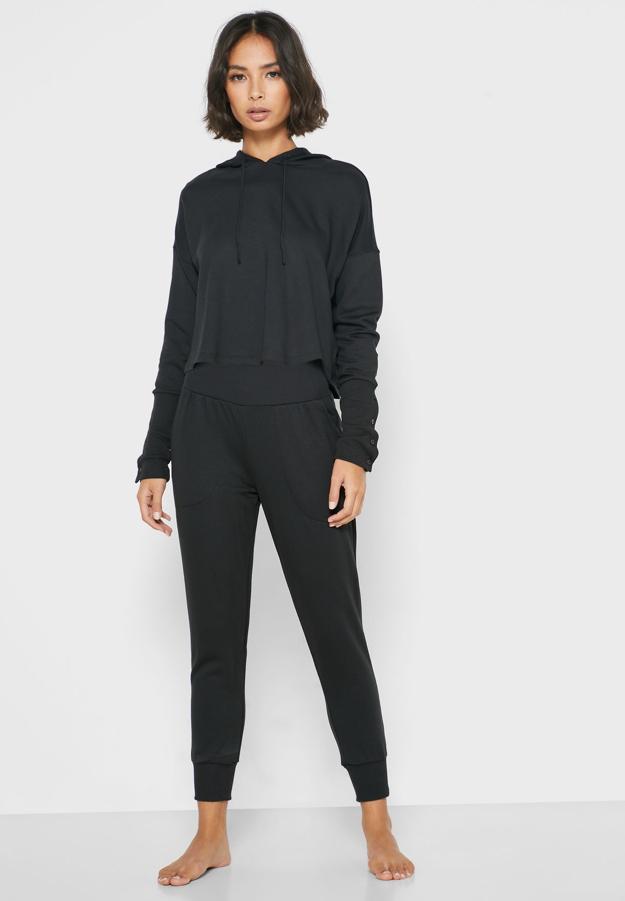Buy Nike black Flow Hyper 7/8 Sweatpants for Women in MENA, Worldwide ...
