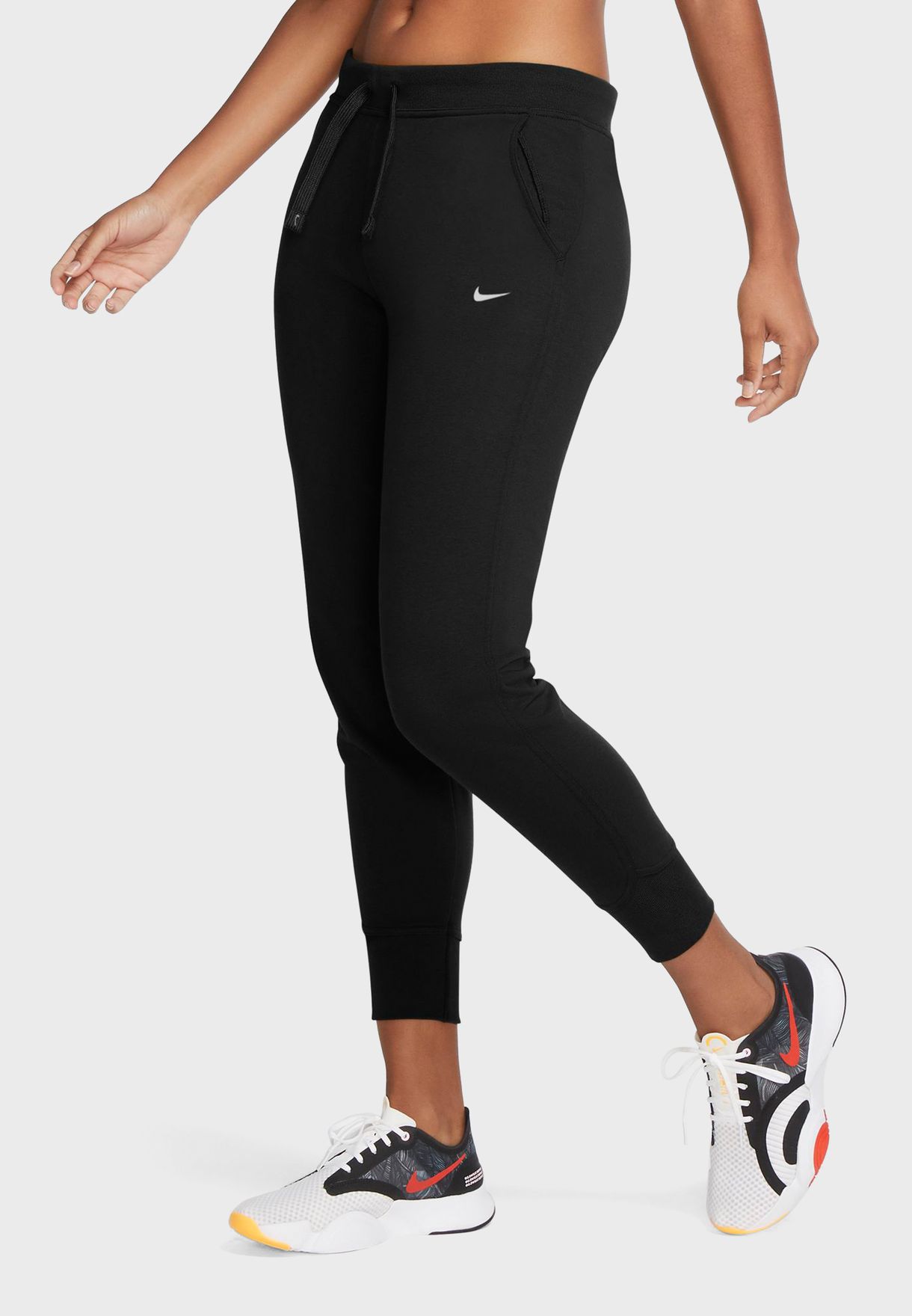 Nike Women Black Slim Fit Solid BLISS VCTRY DRI-FIT Cropped Joggers ...