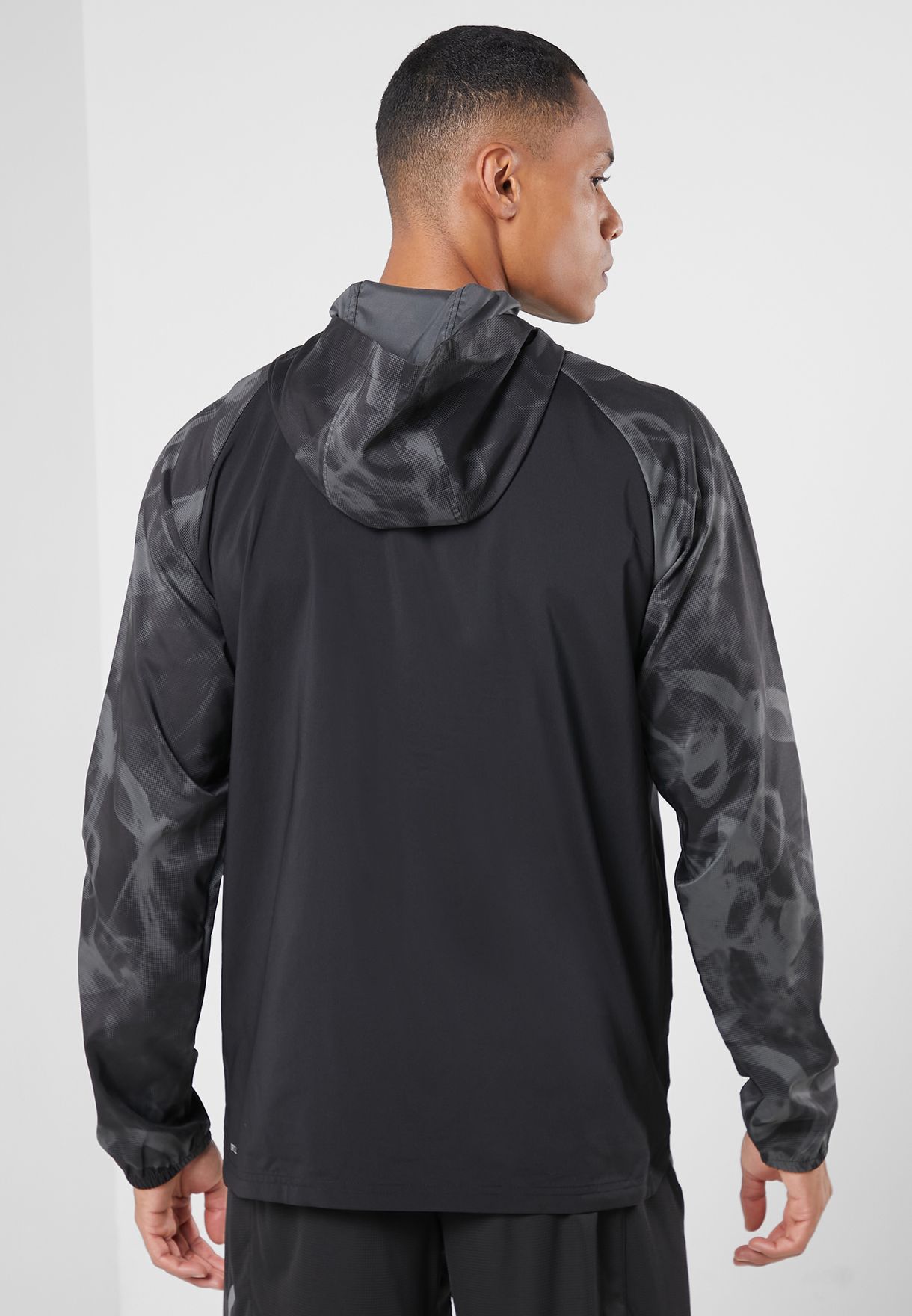 Buy PUMA black Run Favorite Aop Woven Jacket for Men in MENA, Worldwide