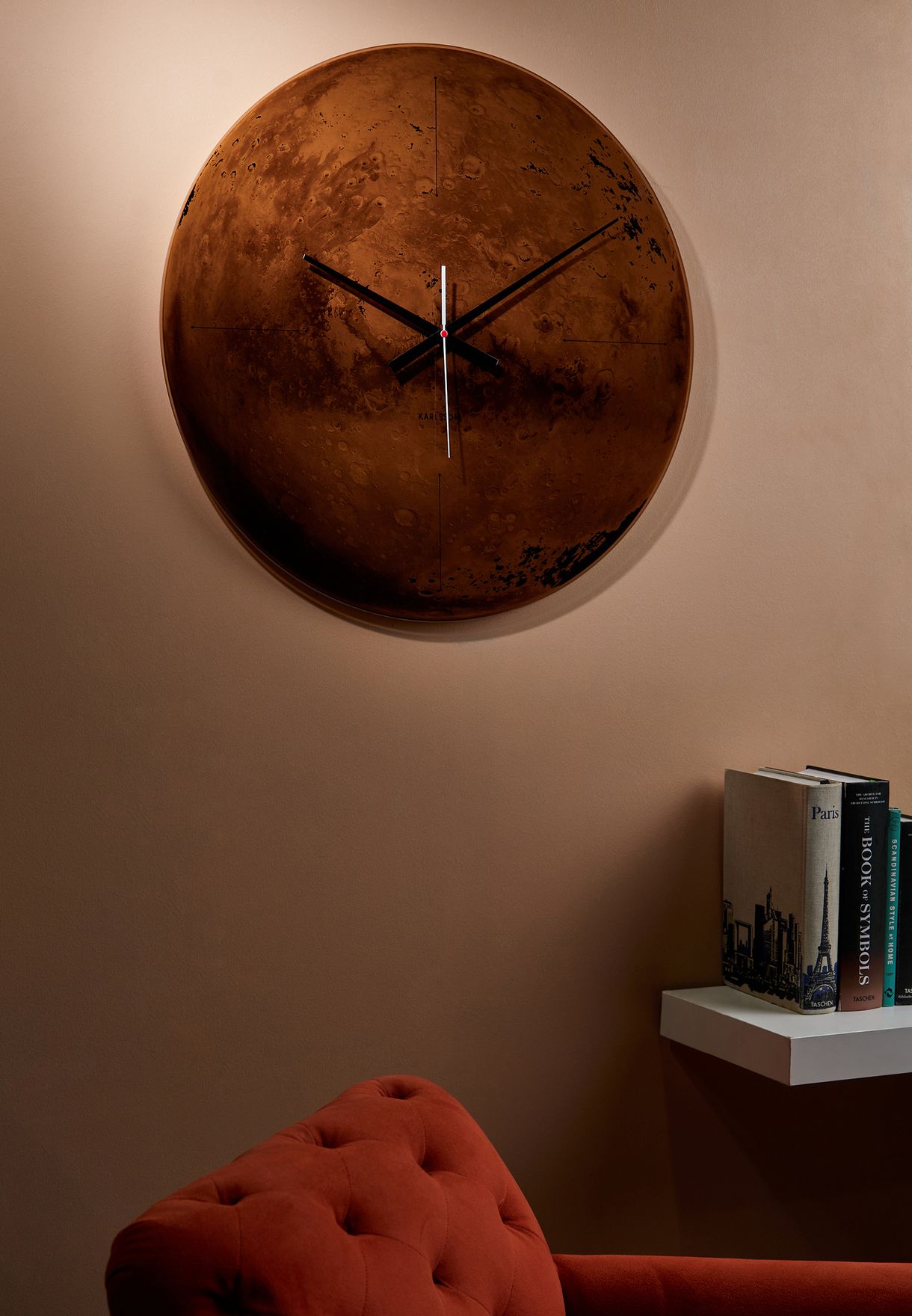 ساعة حائط بطباعة المريخ