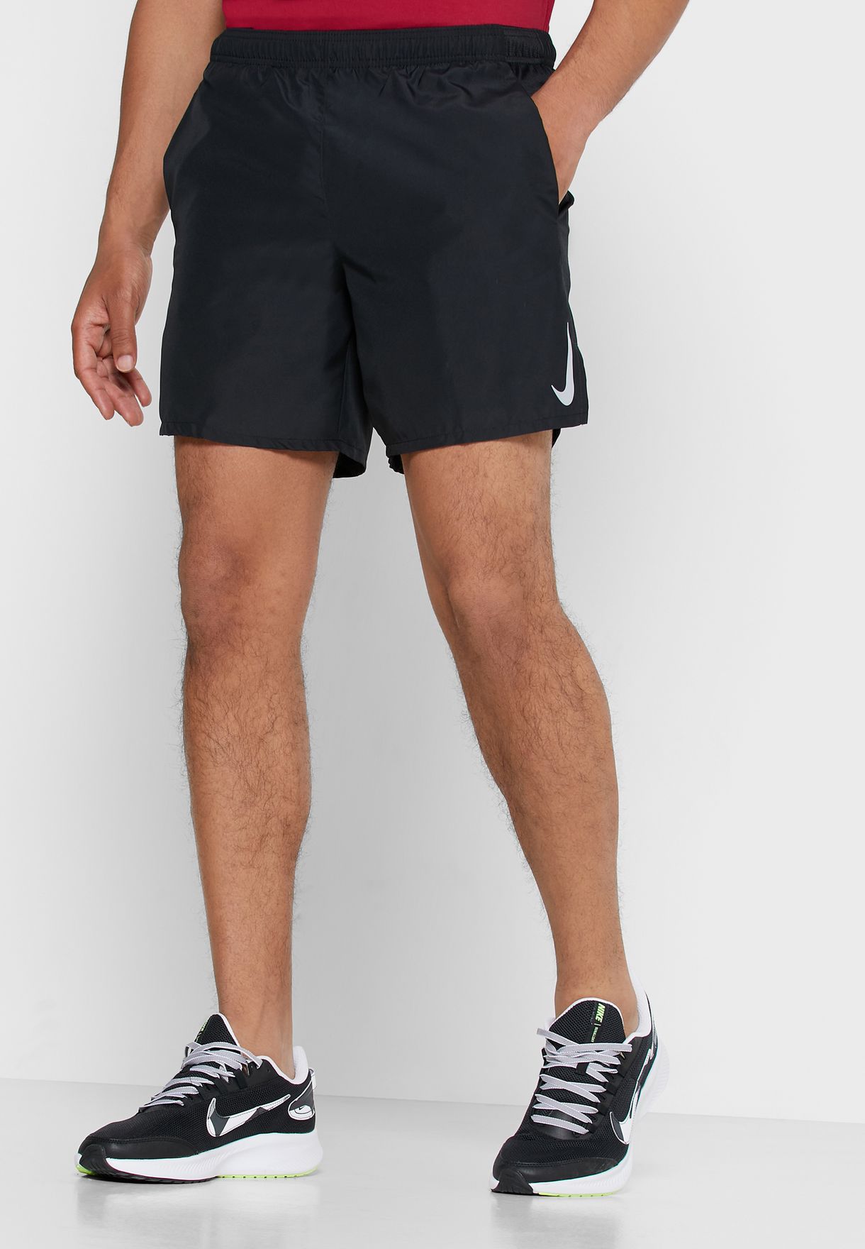 Buy Nike black Challenger 7\u0026quot; Shorts for Men in MENA, Worldwide | AJ7687 -010