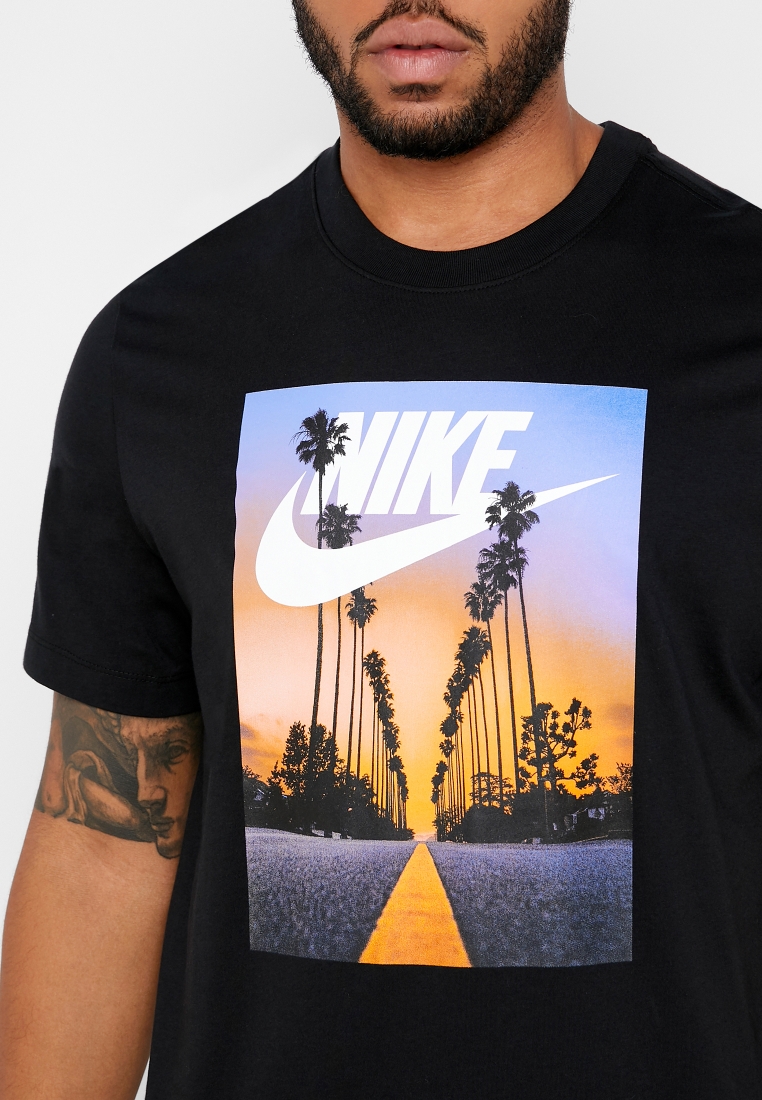 Contemporáneo ir a buscar Dispensación Buy Nike black NSW Sunset Palm T-Shirt for Men in MENA, Worldwide