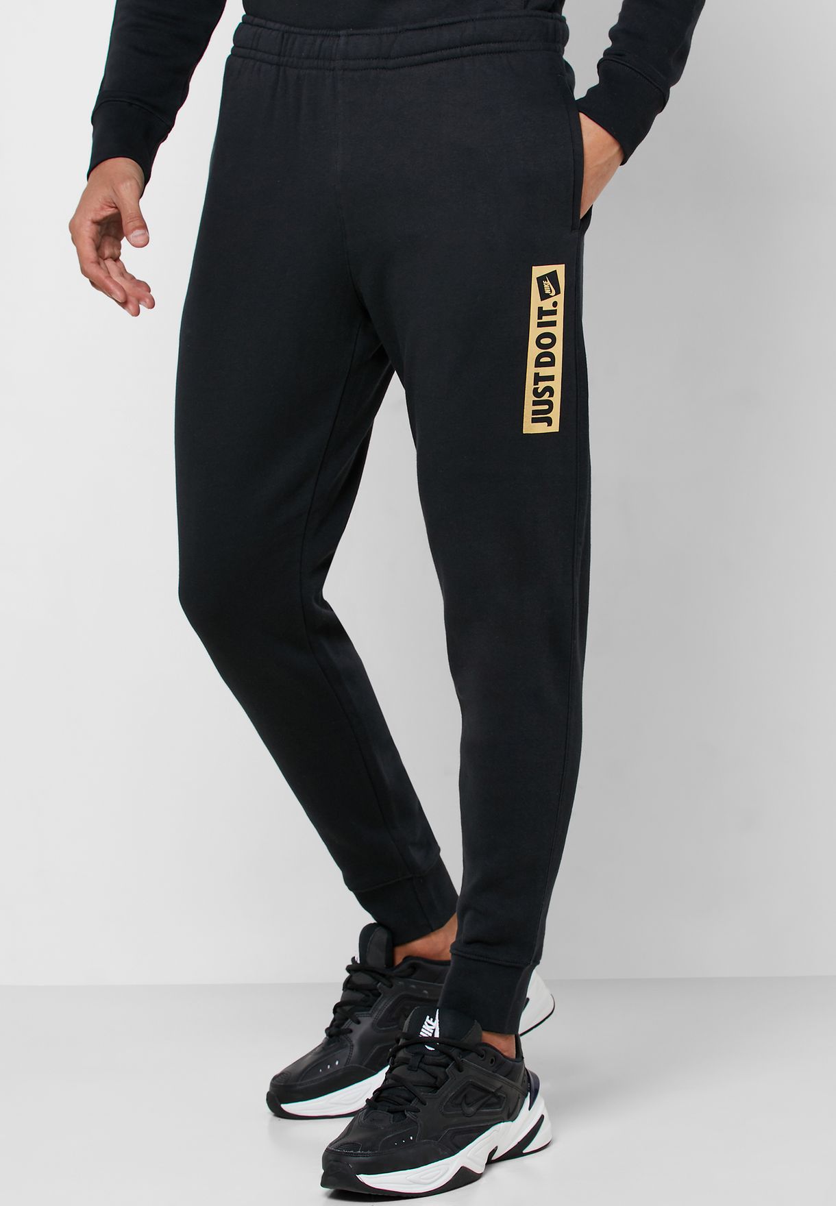 Buy Nike black Just Do It Metallic Sweatpants for Men in MENA, Worldwide