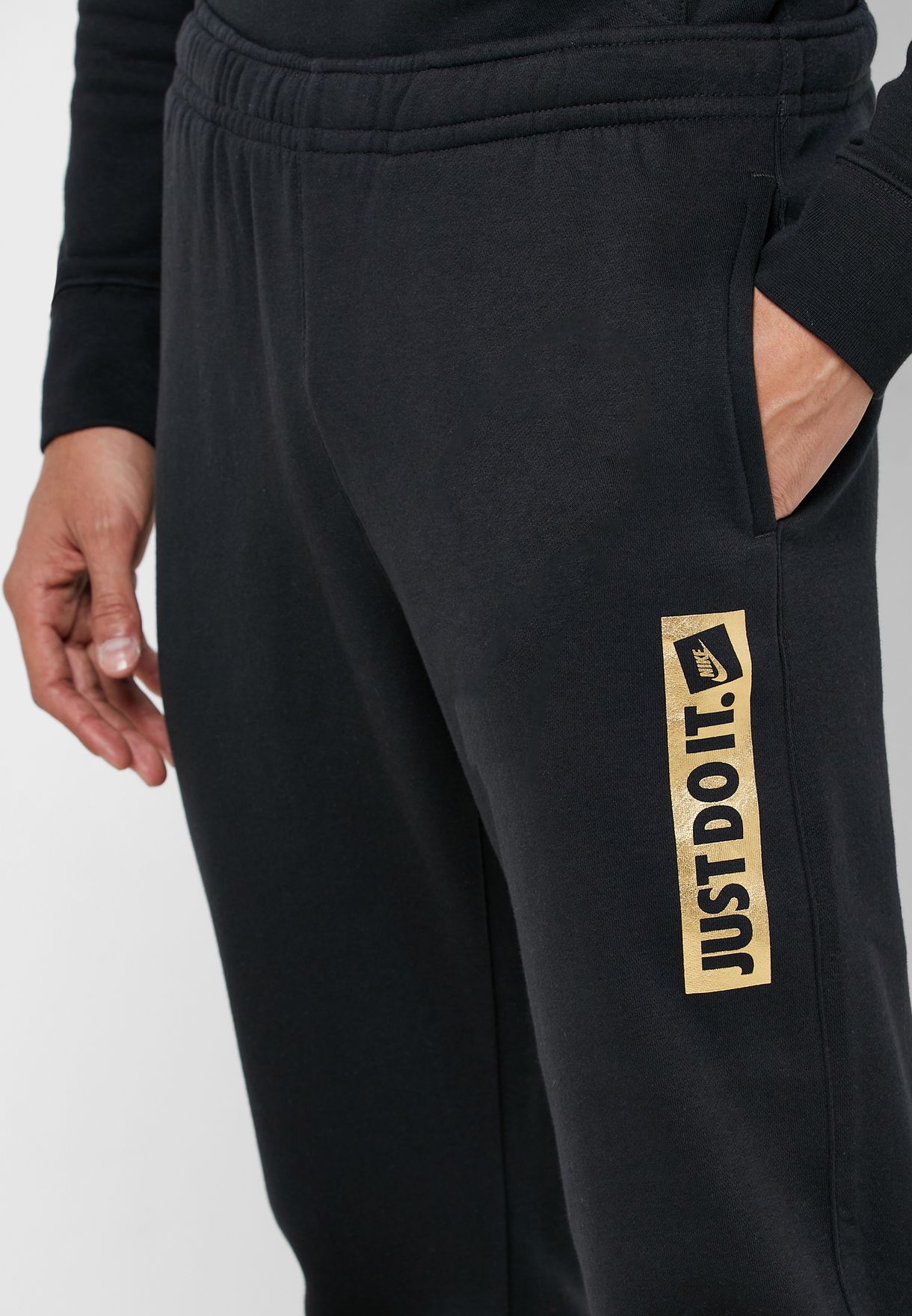 Buy Nike black Just Do It Metallic Sweatpants for Men in MENA, Worldwide