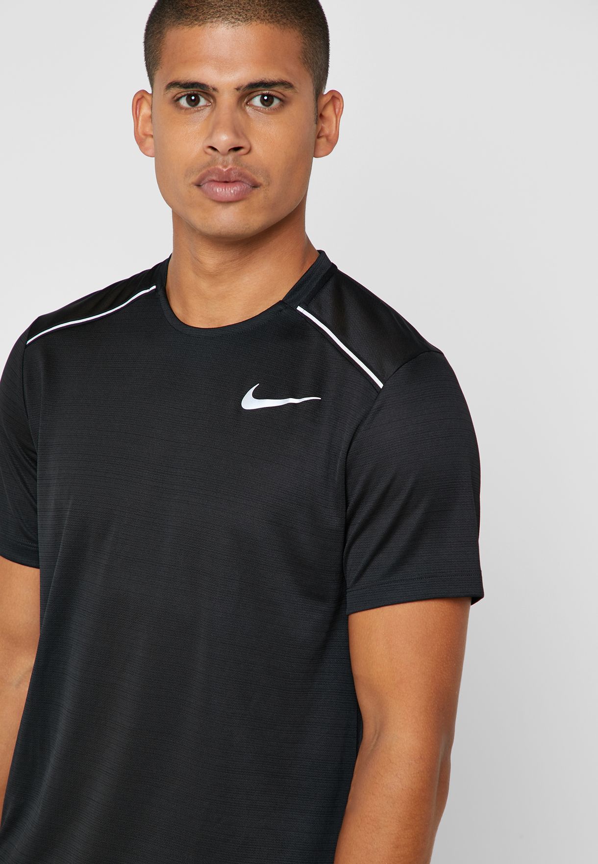 Buy Nike black Dri-FIT Miler T-Shirt for Men in MENA, Worldwide | AJ7565-010