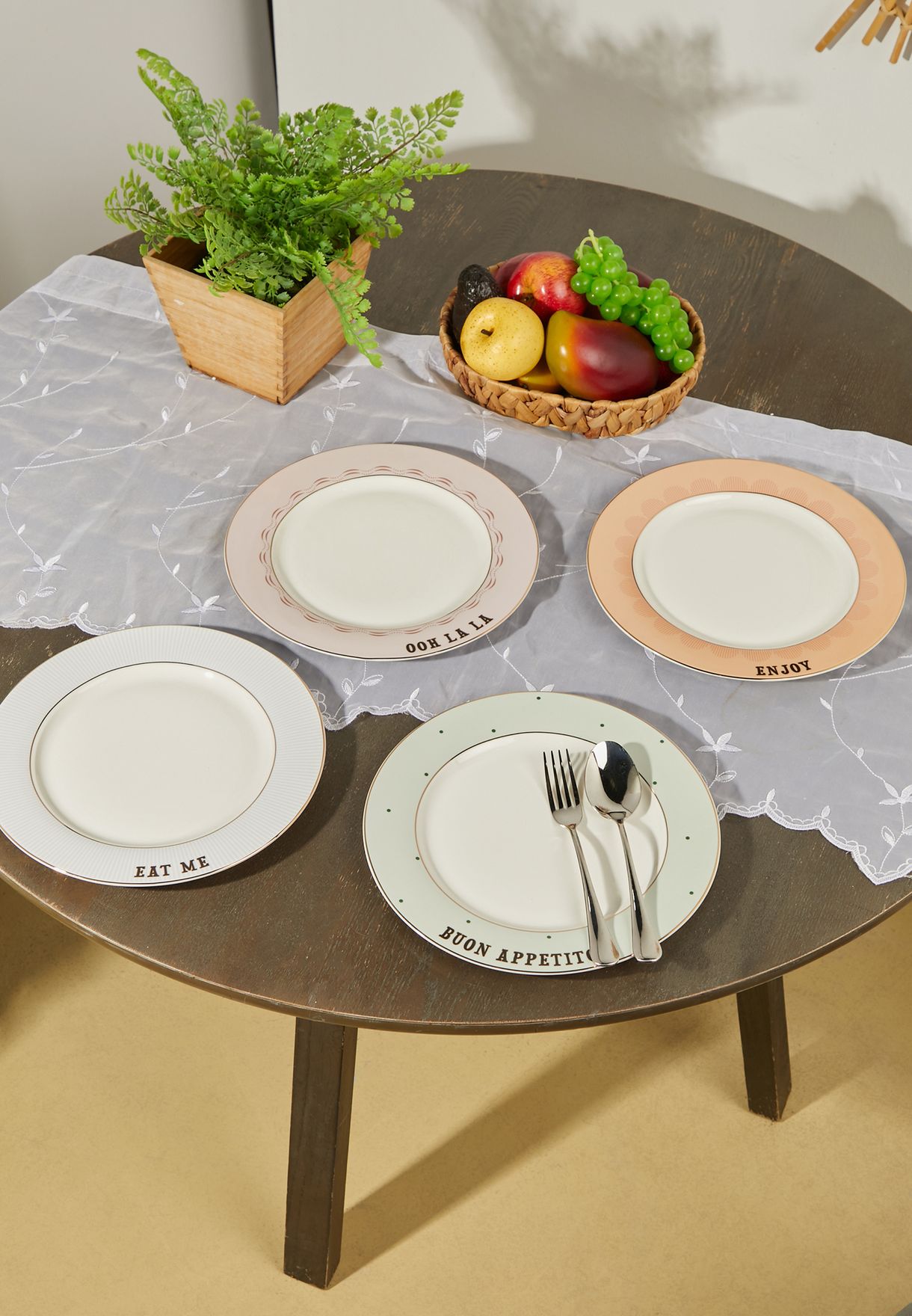 Set Of 4 Slogan Dinner Plates