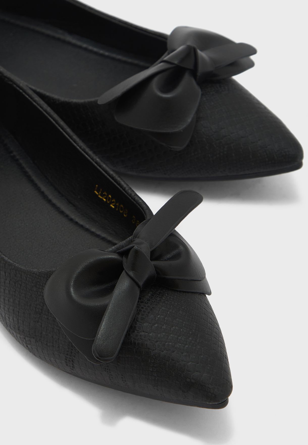 Textured Bow Pointed Flat Shoe Black 