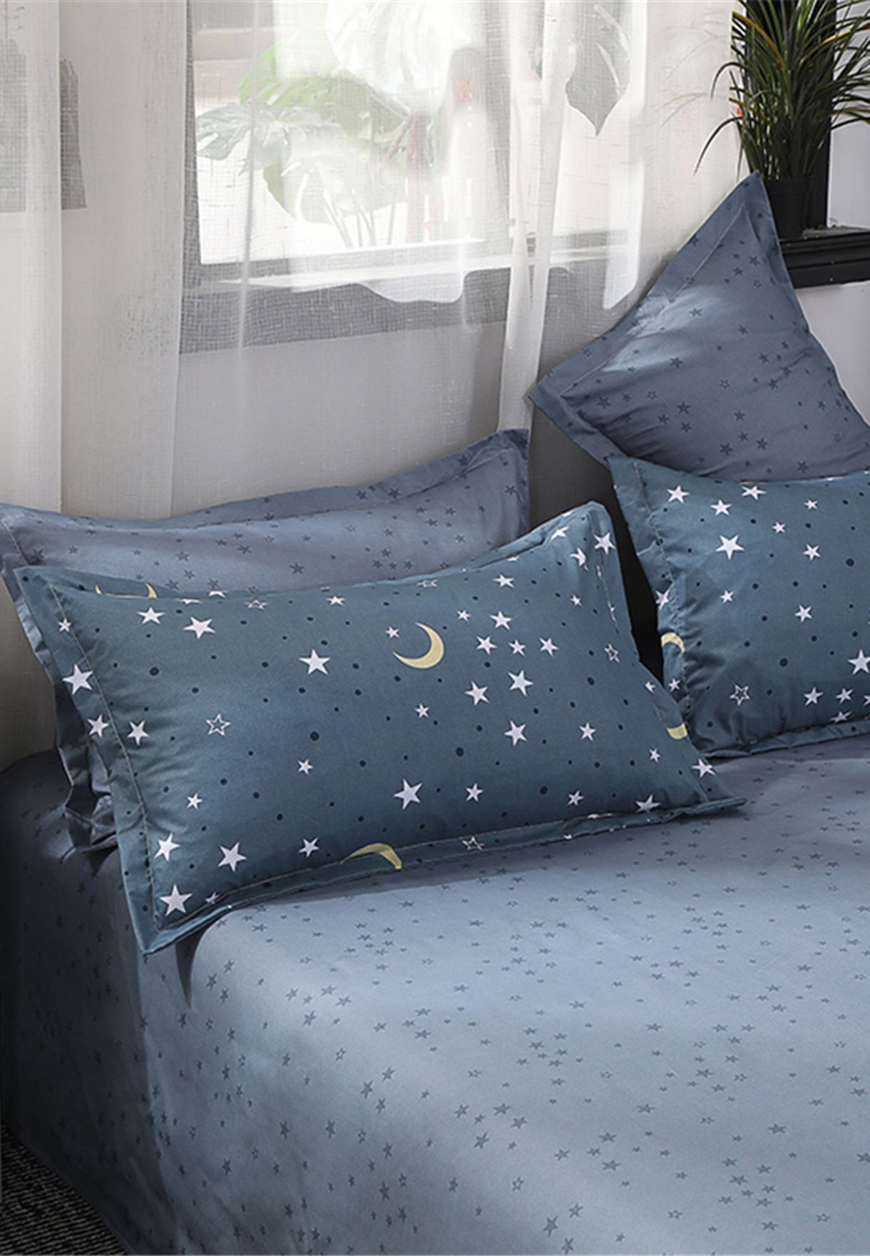 طقم سرير بطباعة نجوم وقمر - مزدوج 200x200 سم