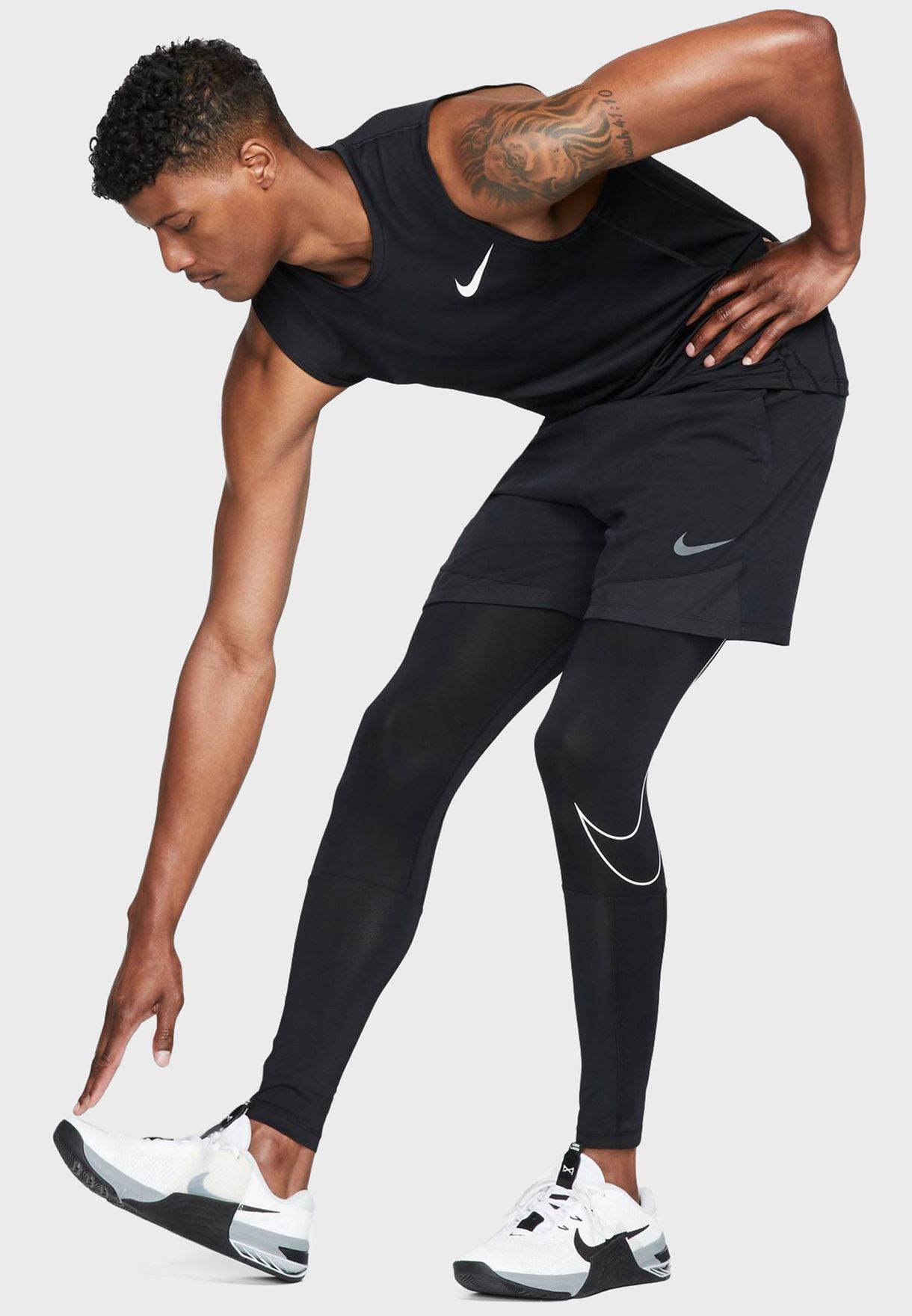 Buy Nike black Dri-Fit Tights for Men in MENA, Worldwide