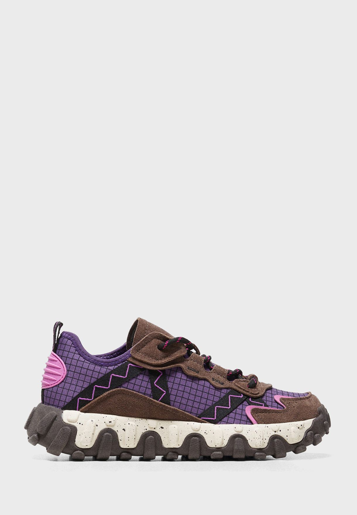 Burgos Low Top Sneakers