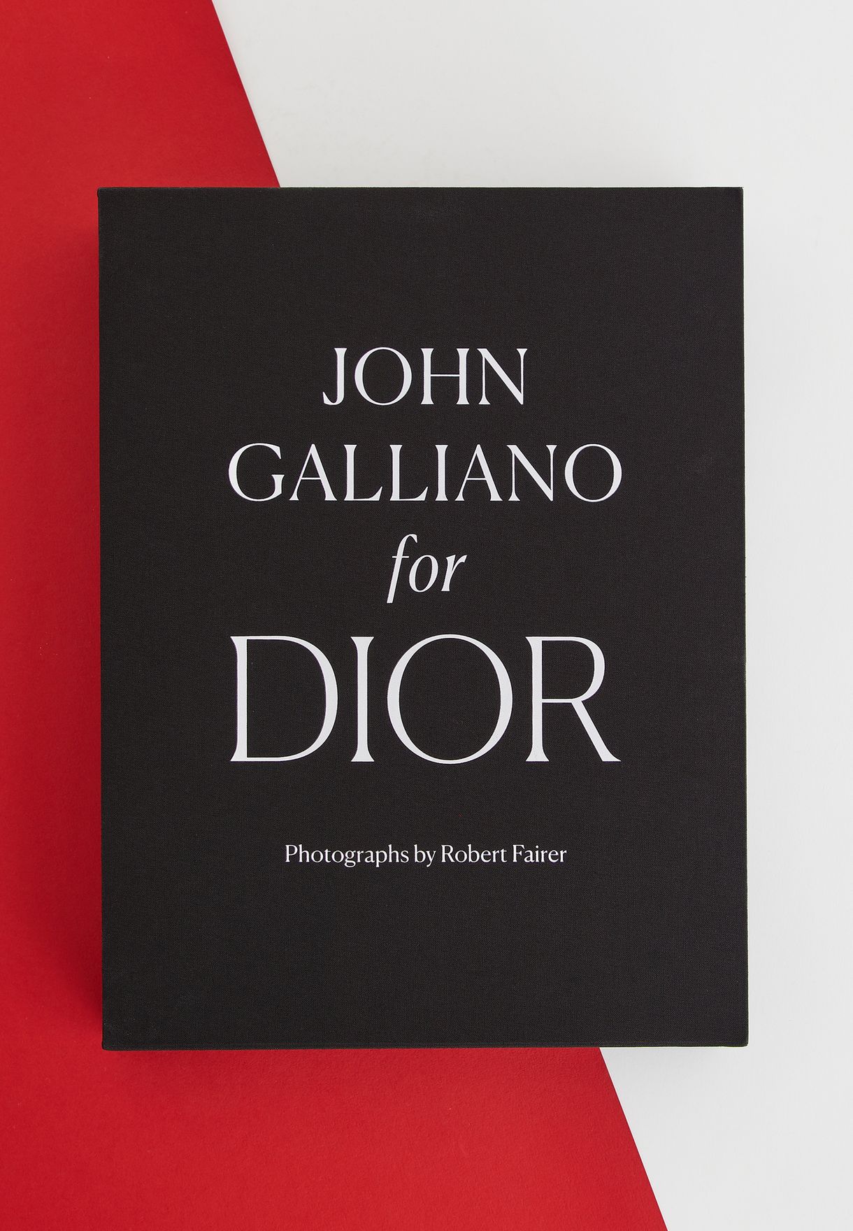 كتاب جون غاليانو  عن ديور