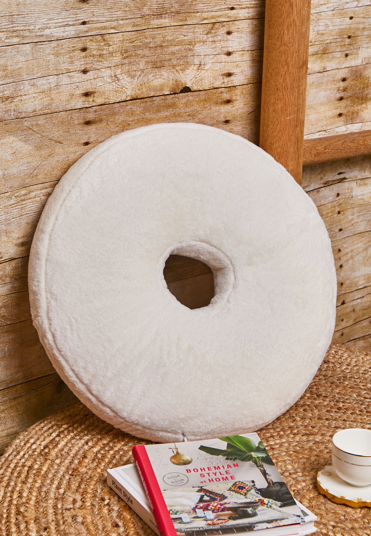Round Shaped Cushion With Insert