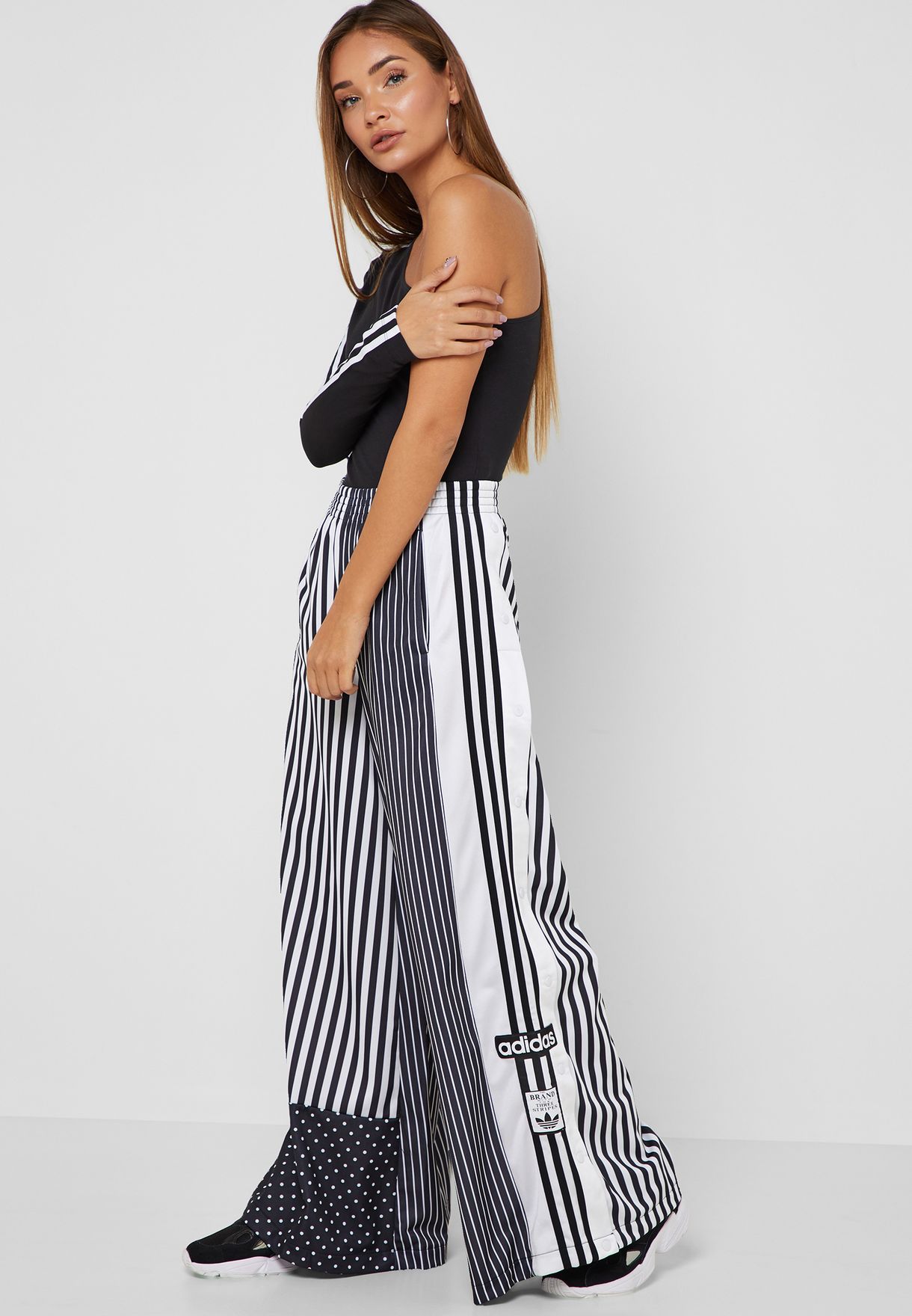 Buy adidas Originals monochrome Stripes Sweatpants for Women in MENA,  Worldwide | DU9720