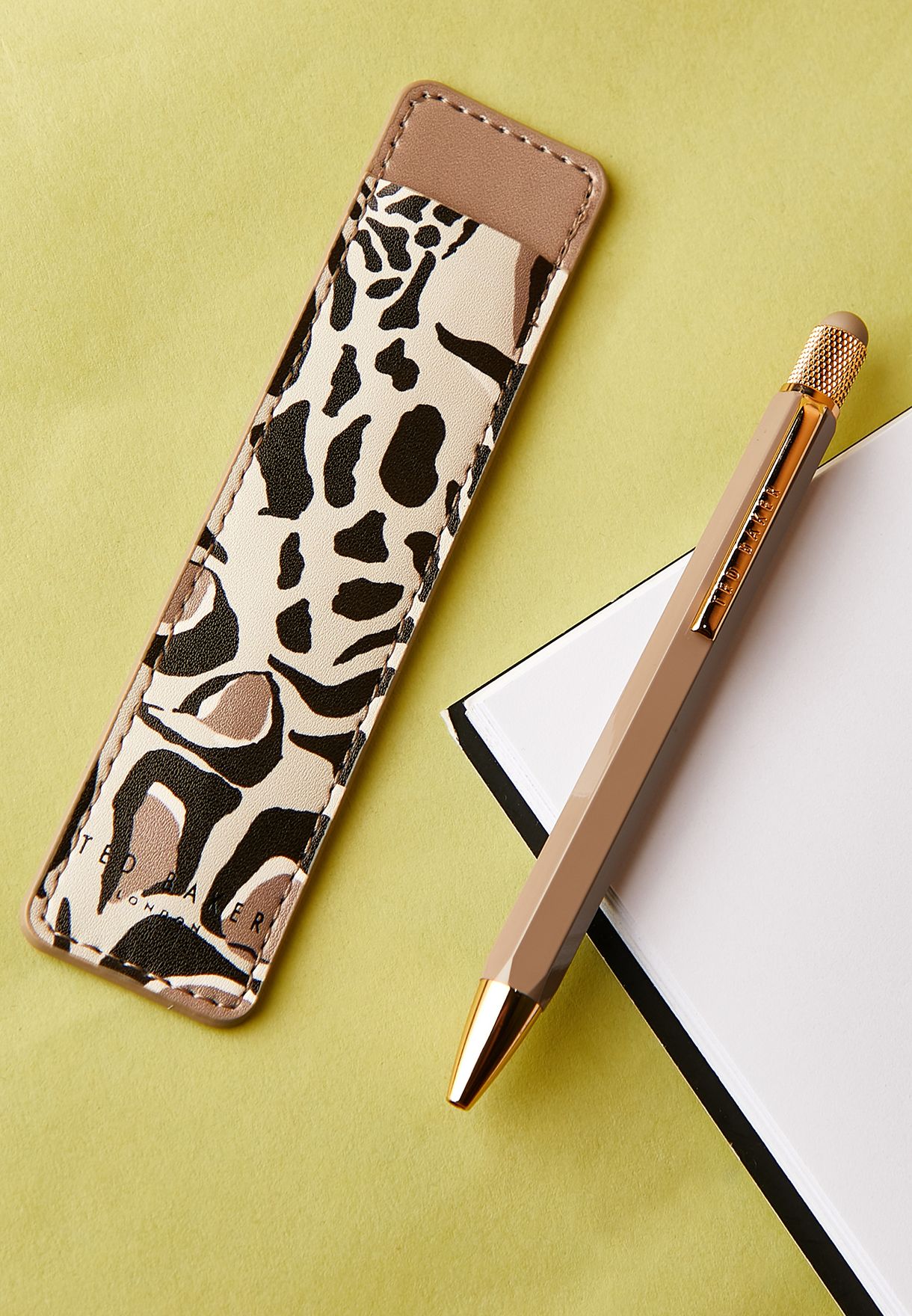 Giraffe Printed Touch Pen And Pouch Set