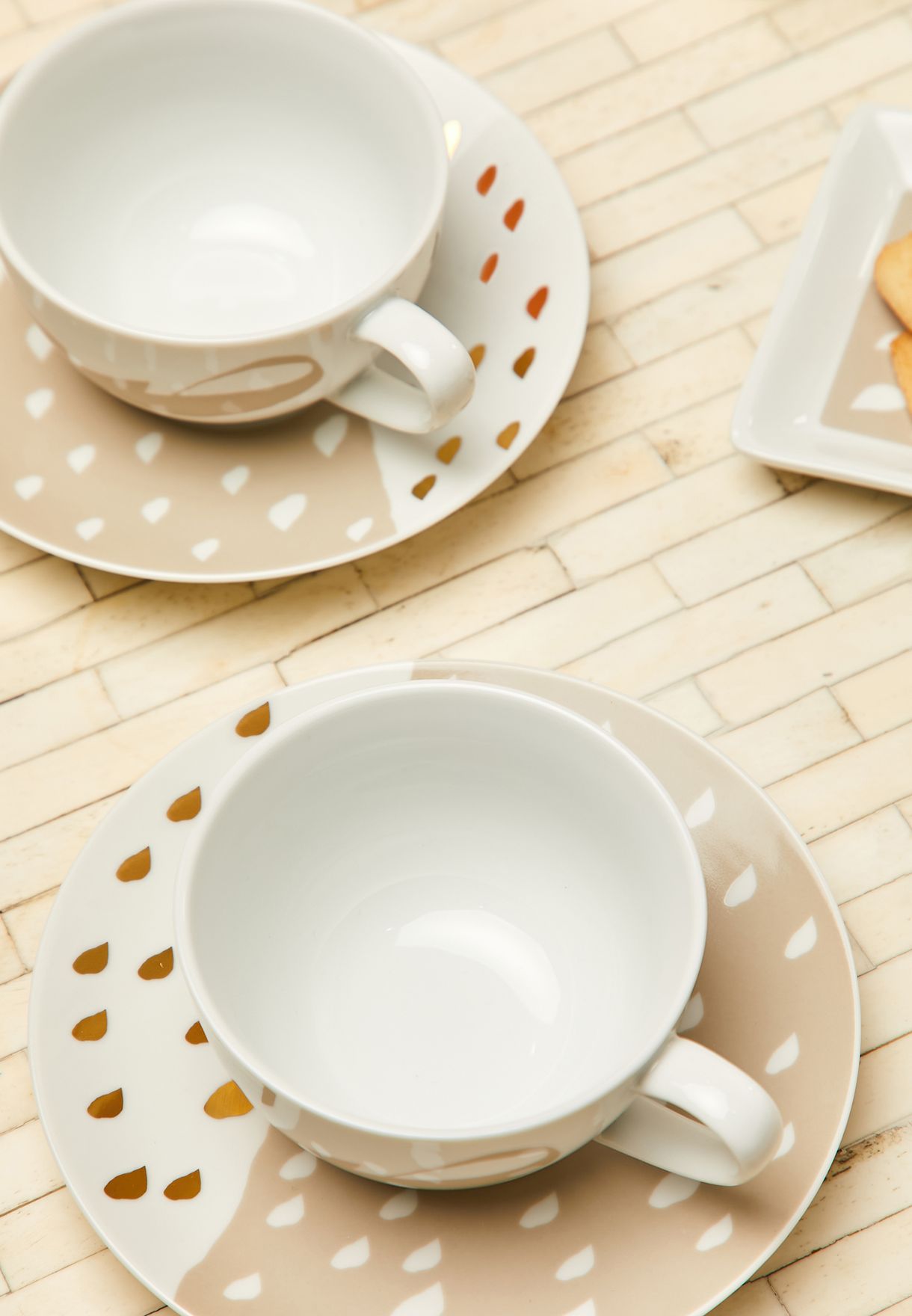 Set of 2 Joud Porcelain Teacups & Saucers