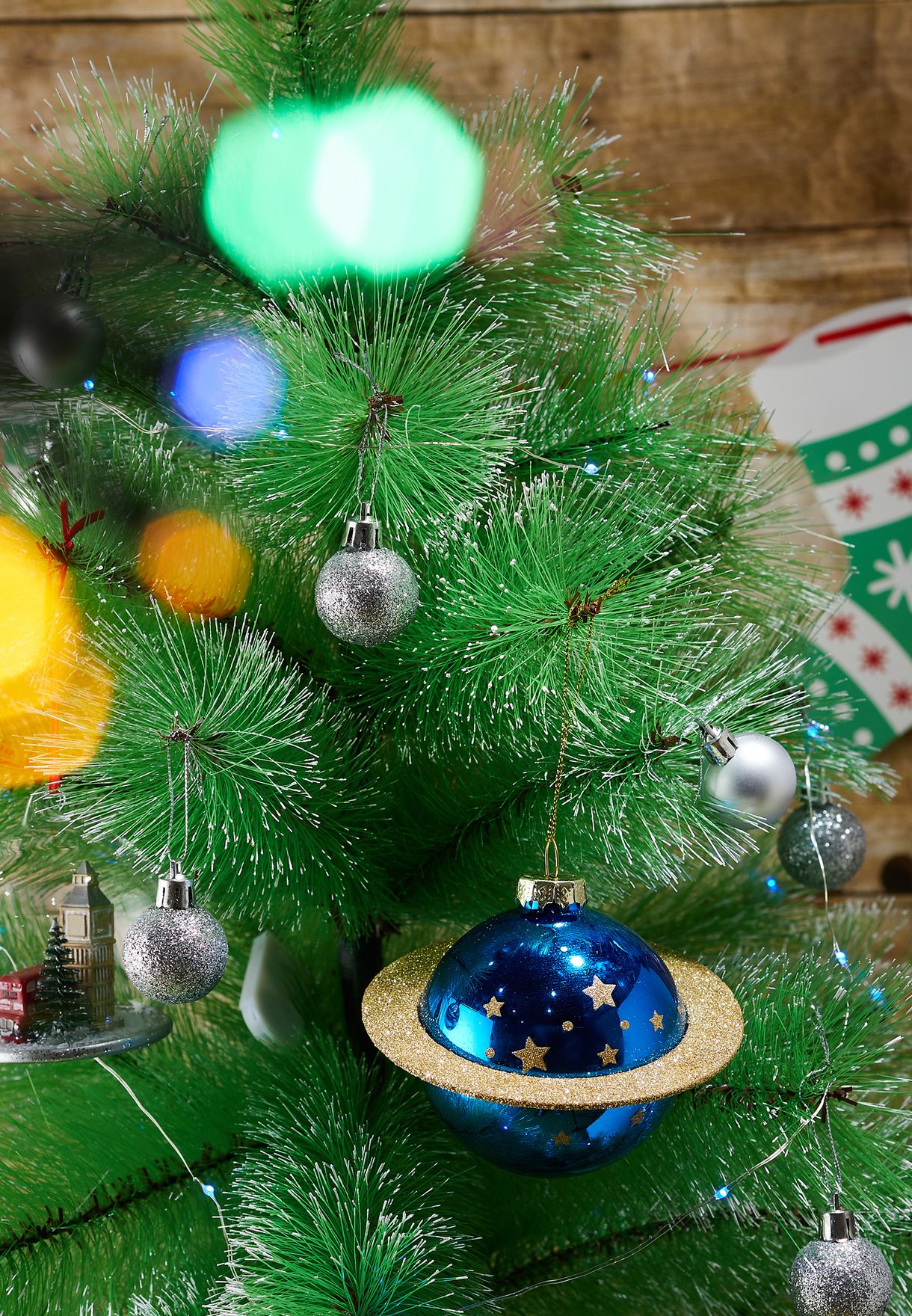 زينة شجرة الميلاد بنمط كرة 