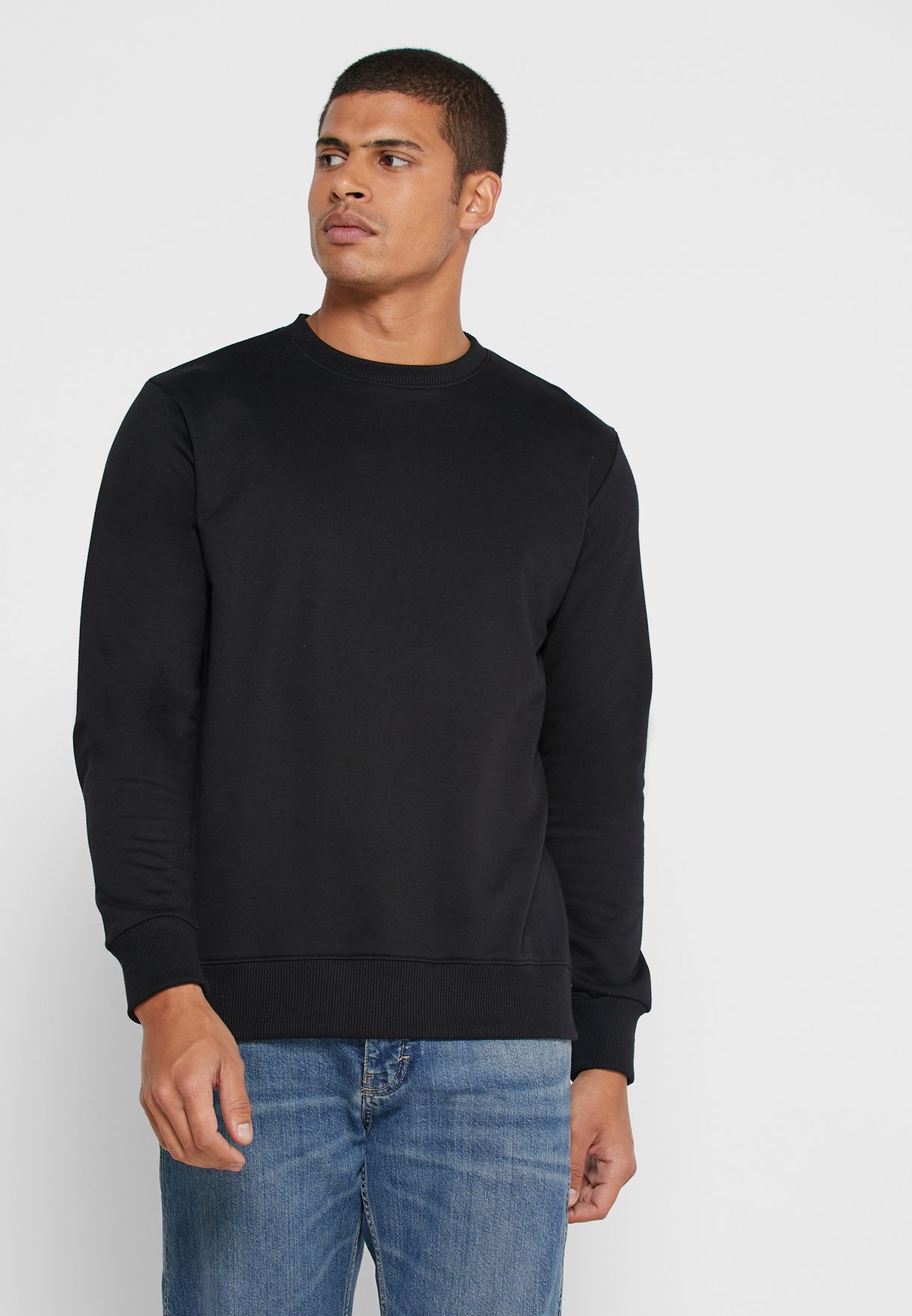 black basic sweatshirt