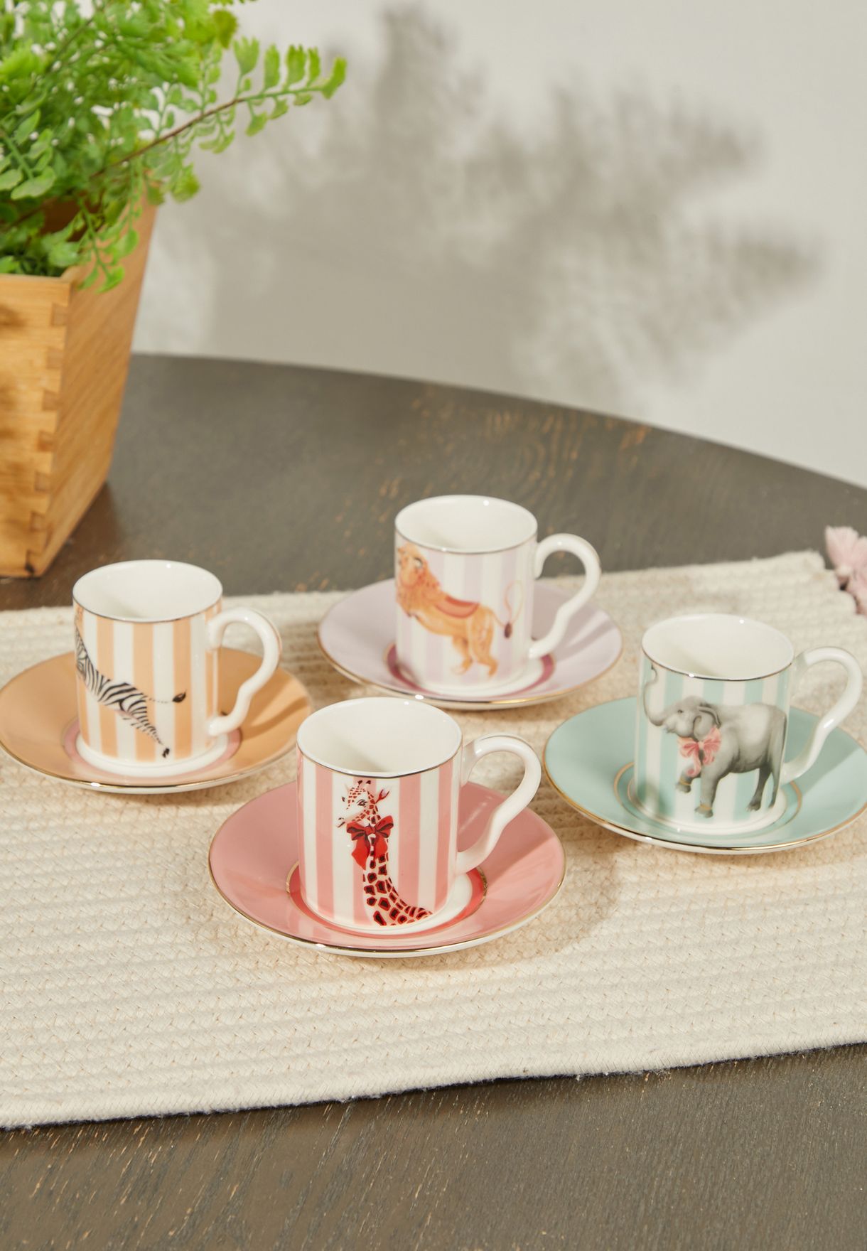 Set Of 4 Animal Design Cups & Saucers