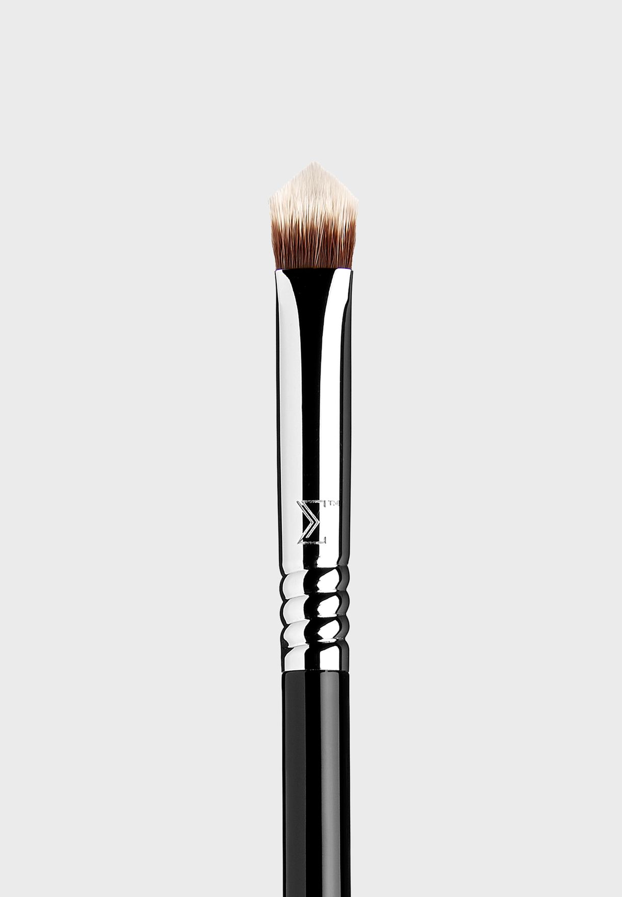 Sigma Beauty P87 Edge Precision Apply + Blend Concealer Brush 