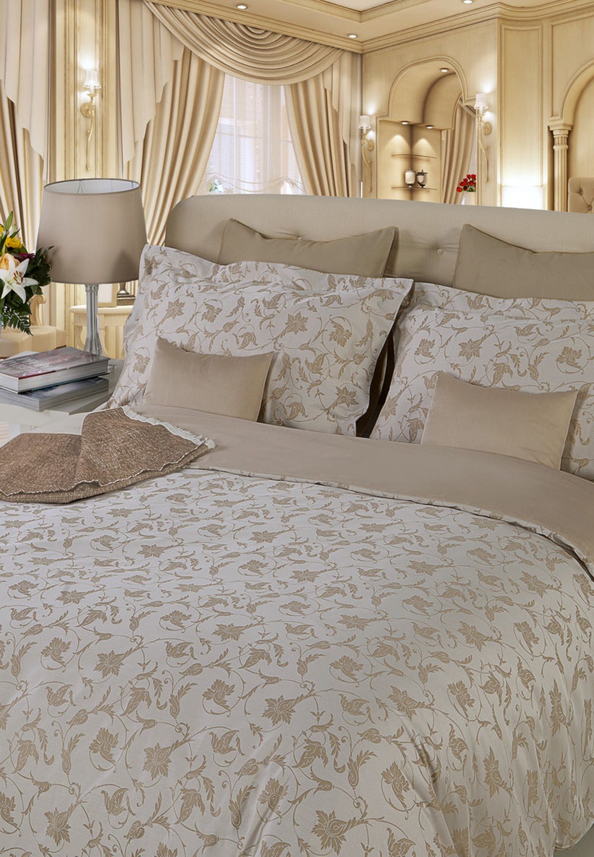 King Gold Slanci Comforter & Fitted Sheet Set